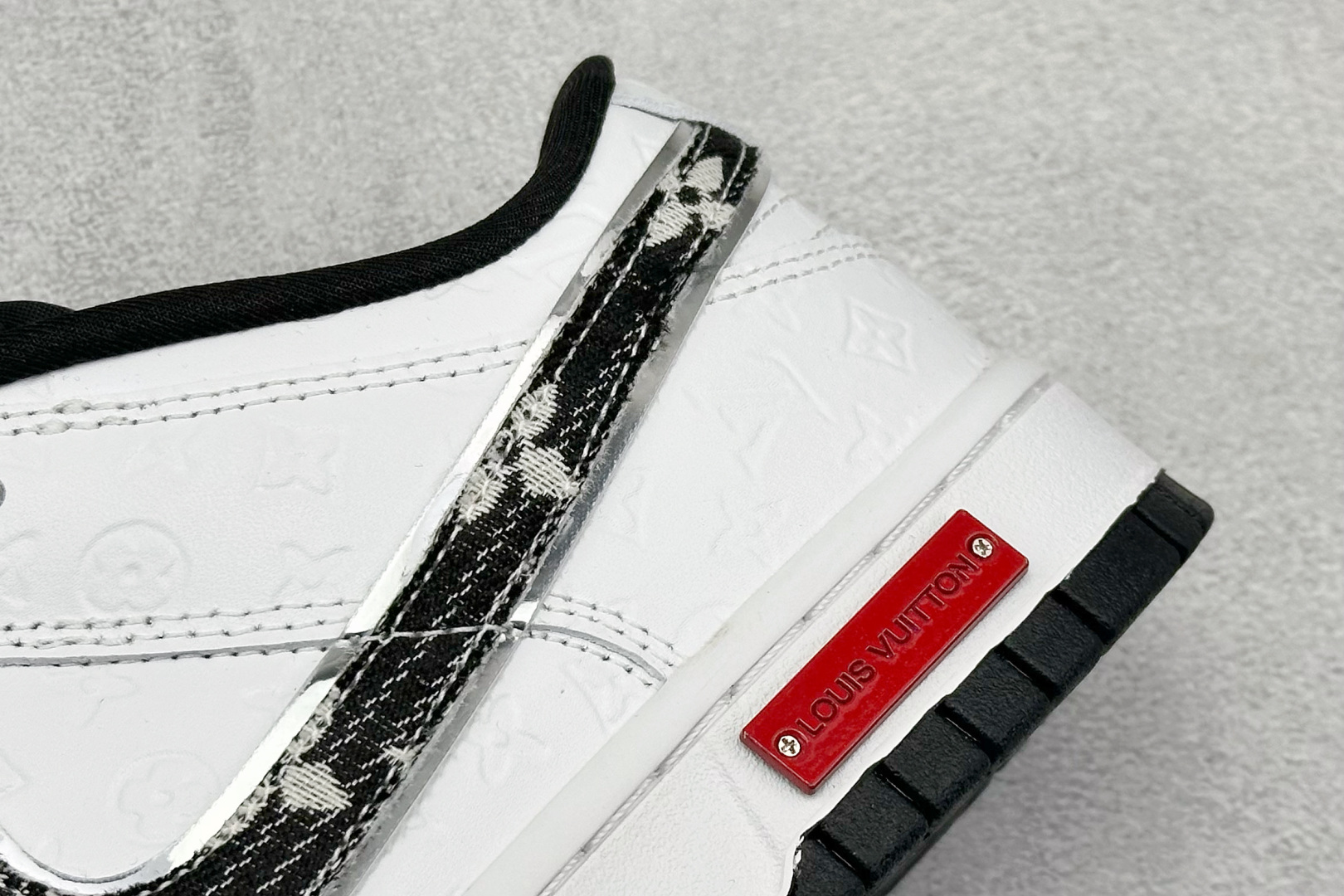 240 NIKE SB Dunk Low RETRO x Louis Vuitt白黑牛仔满印  DS6608-002