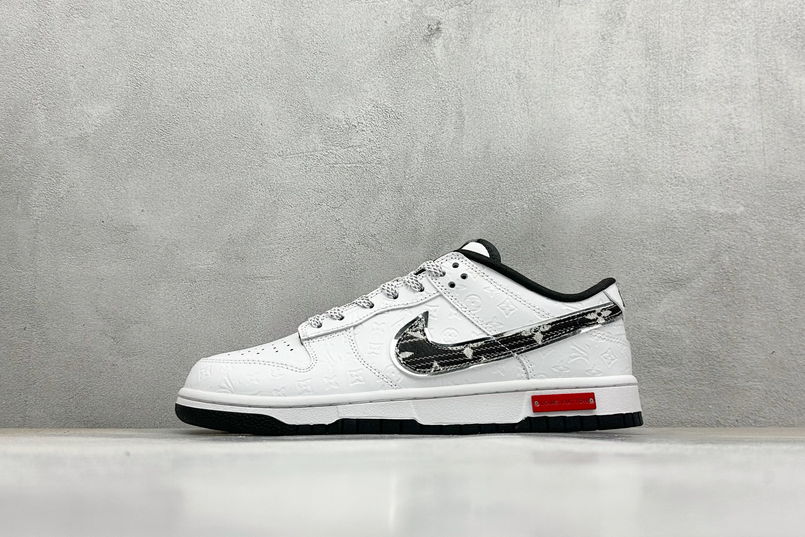 240 NIKE SB Dunk Low RETRO x Louis Vuitt白黑牛仔满印  DS6608-002