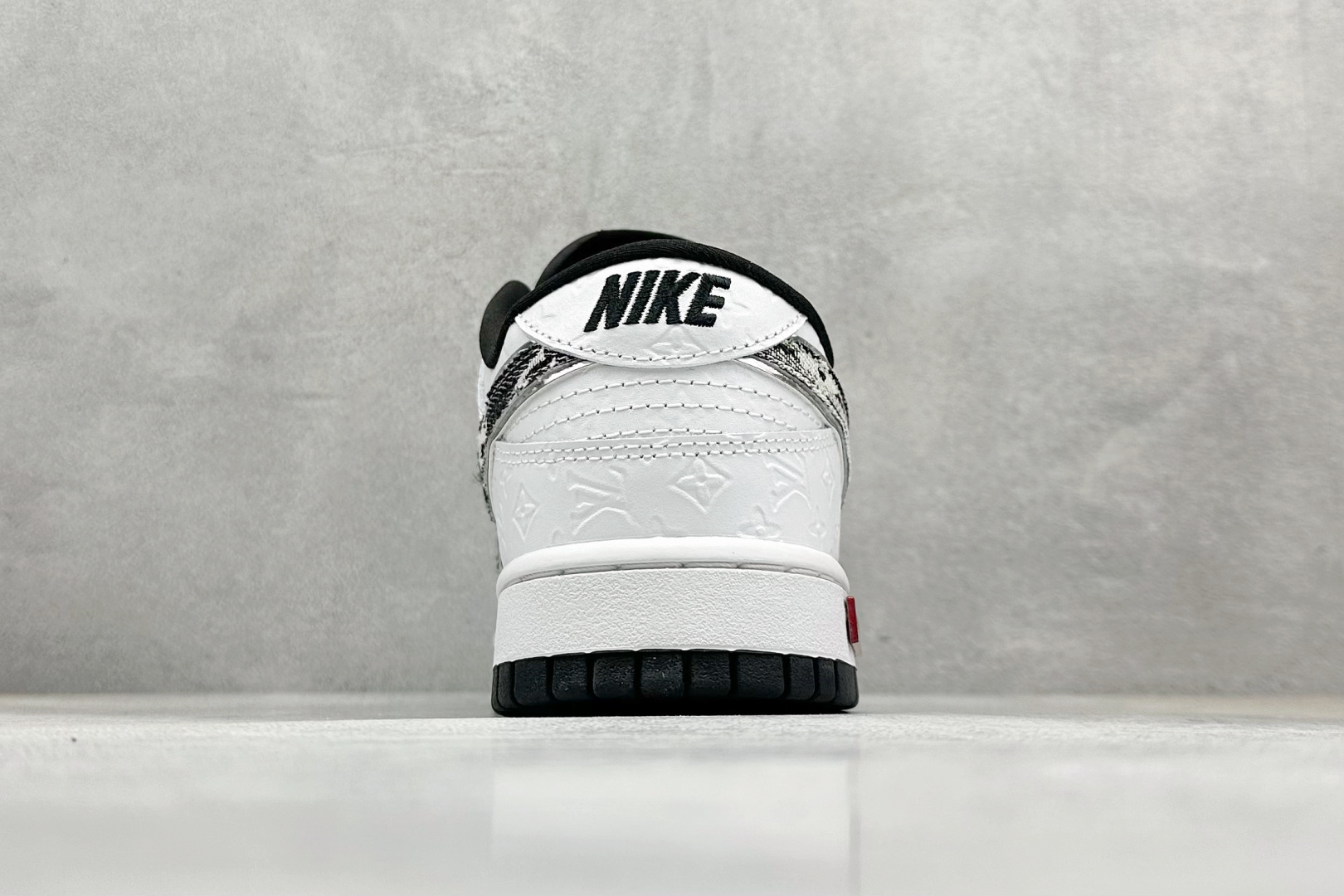 240 NIKE SB Dunk Low RETRO x Louis Vuitt白黑牛仔满印  DS6608-002