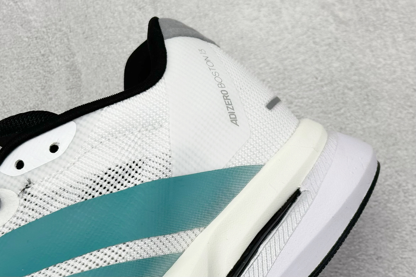 220 RS版AdidADIZERO BOST13 泡棉搭配碳纤维板 缓震透气跑步鞋 JR4791