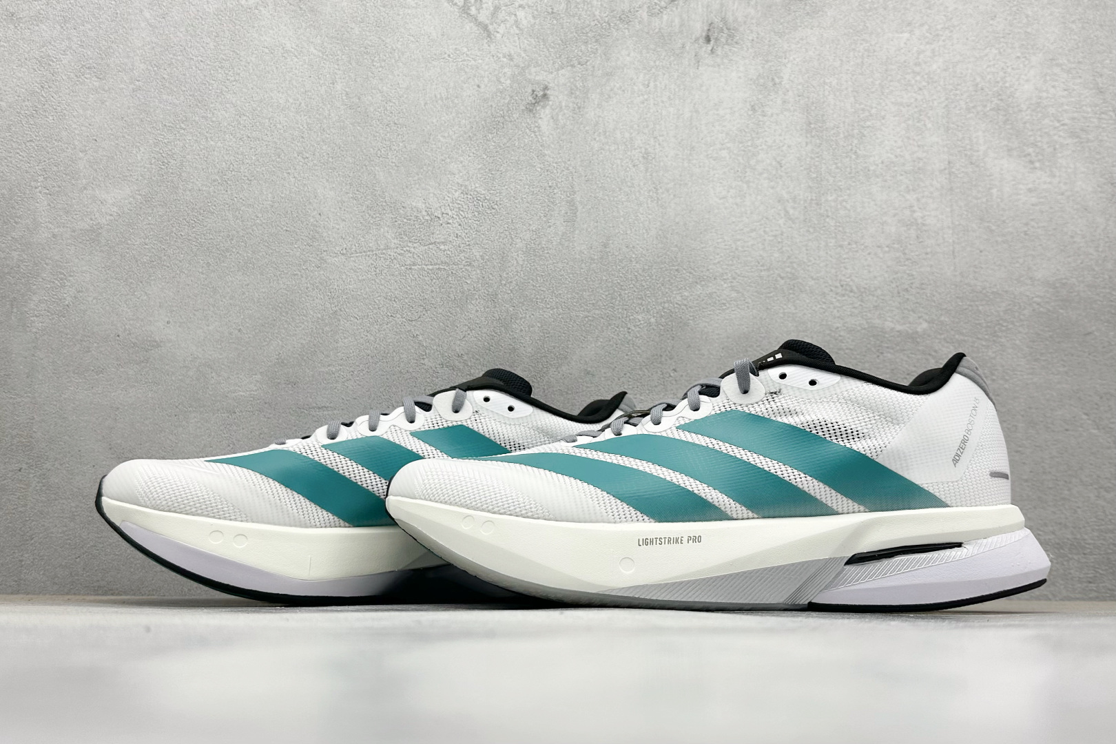 220 RS版AdidADIZERO BOST13 泡棉搭配碳纤维板 缓震透气跑步鞋 JR4791
