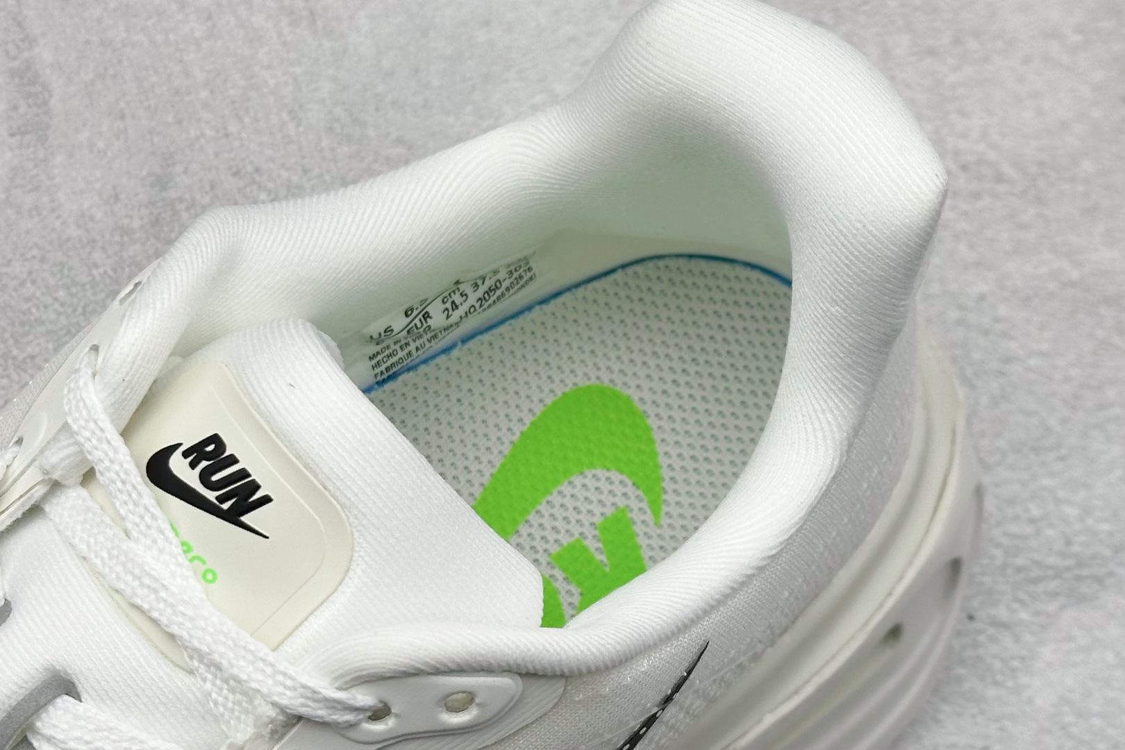 200 Nike Air Zoom Premium 耐克网面厚底气垫跑鞋 HQ2050-303