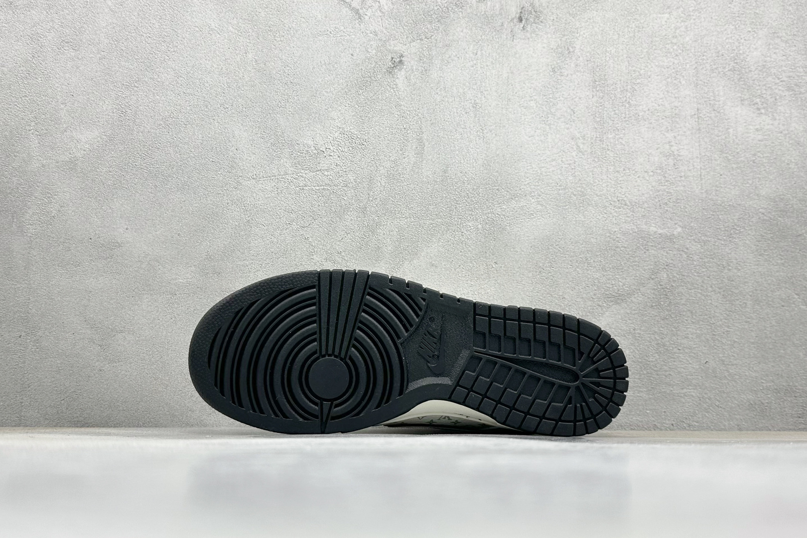 280 SC版Nike SB Dunk Low LV拉布布 三方联名 白碳黑 高端定制 低帮休闲板鞋  SC0601-455