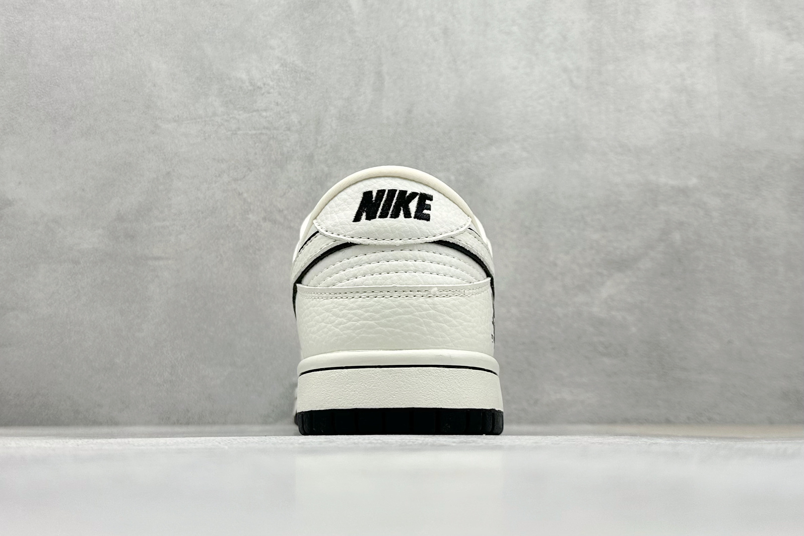 280 SC版Nike SB Dunk Low LV拉布布 三方联名 白碳黑 高端定制 低帮休闲板鞋  SC0601-455