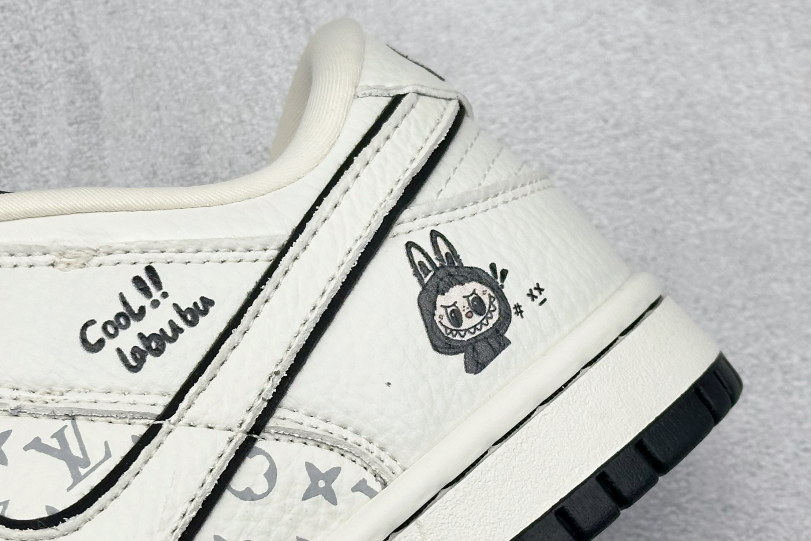 280 SC版Nike SB Dunk Low LV拉布布 三方联名 白碳黑 高端定制 低帮休闲板鞋  SC0601-455