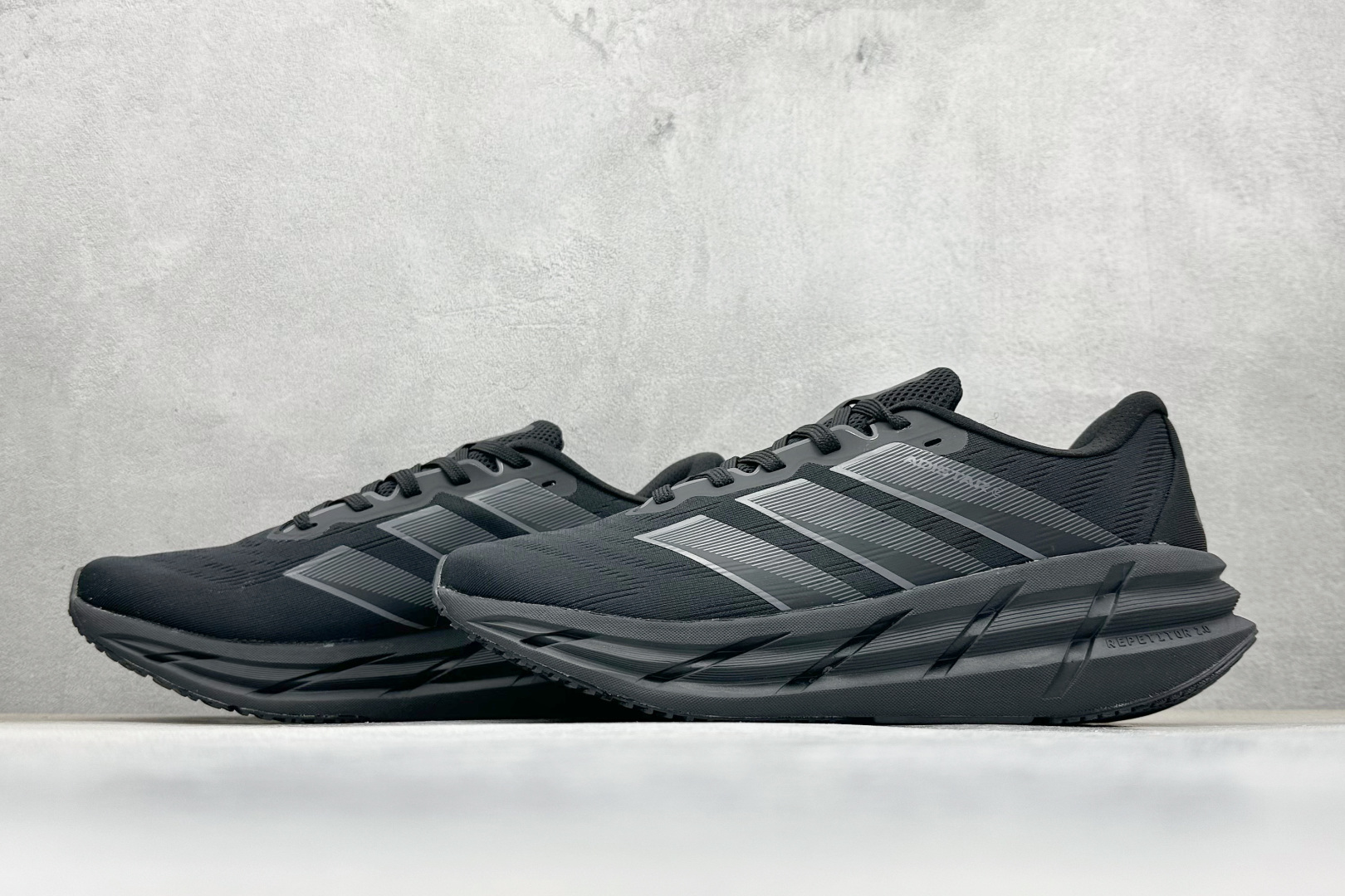 180 AdidAdistar W Low 巡航舰代系列低帮马拉松轻量缓震休闲运动慢跑鞋  ID6182