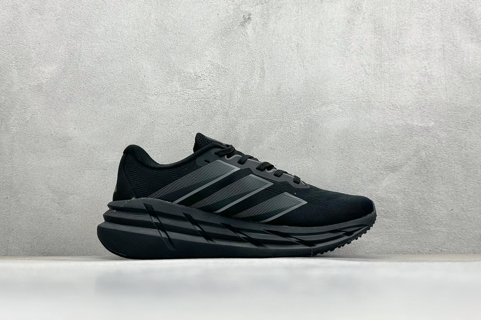 180 AdidAdistar W Low 巡航舰代系列低帮马拉松轻量缓震休闲运动慢跑鞋  ID6182