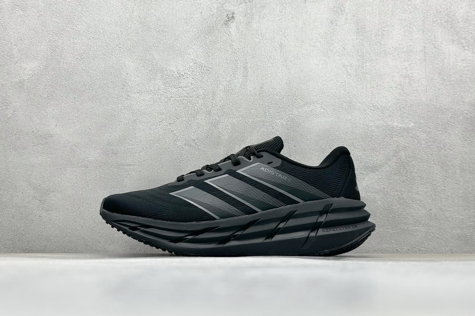 180 AdidAdistar W Low 巡航舰代系列低帮马拉松轻量缓震休闲运动慢跑鞋  ID6182