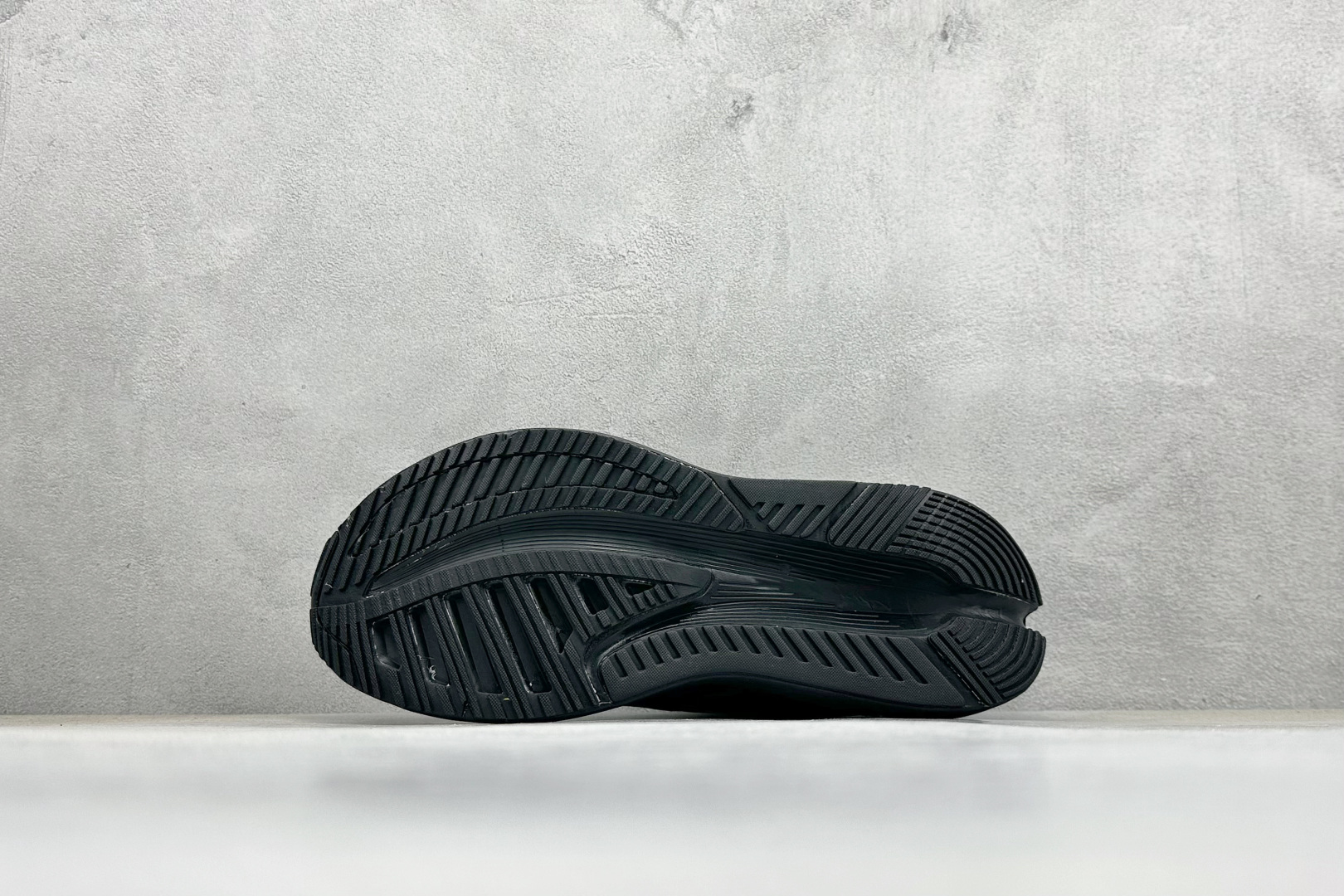 180 AdidAdistar W Low 巡航舰代系列低帮马拉松轻量缓震休闲运动慢跑鞋  ID6182