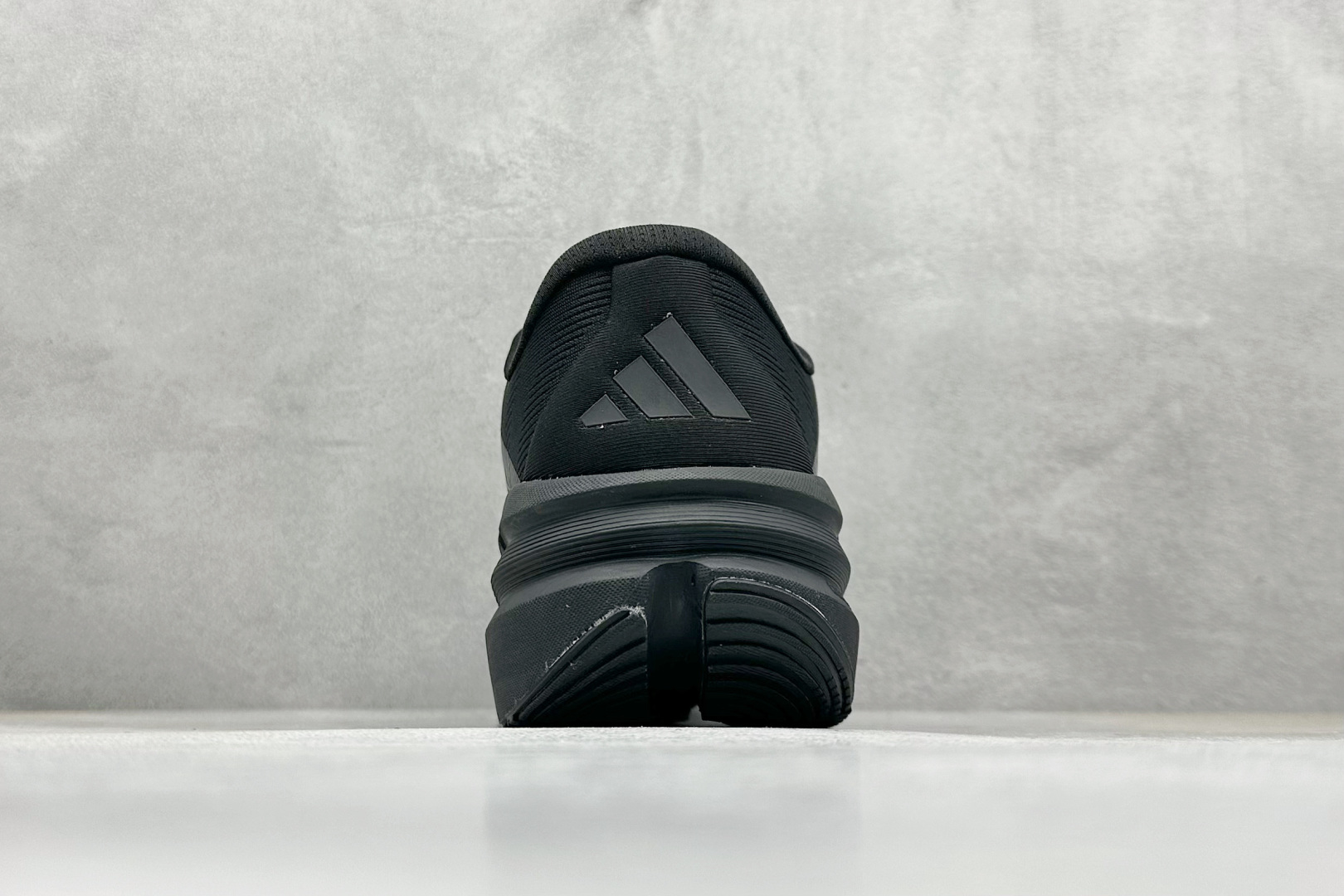 180 AdidAdistar W Low 巡航舰代系列低帮马拉松轻量缓震休闲运动慢跑鞋  ID6182