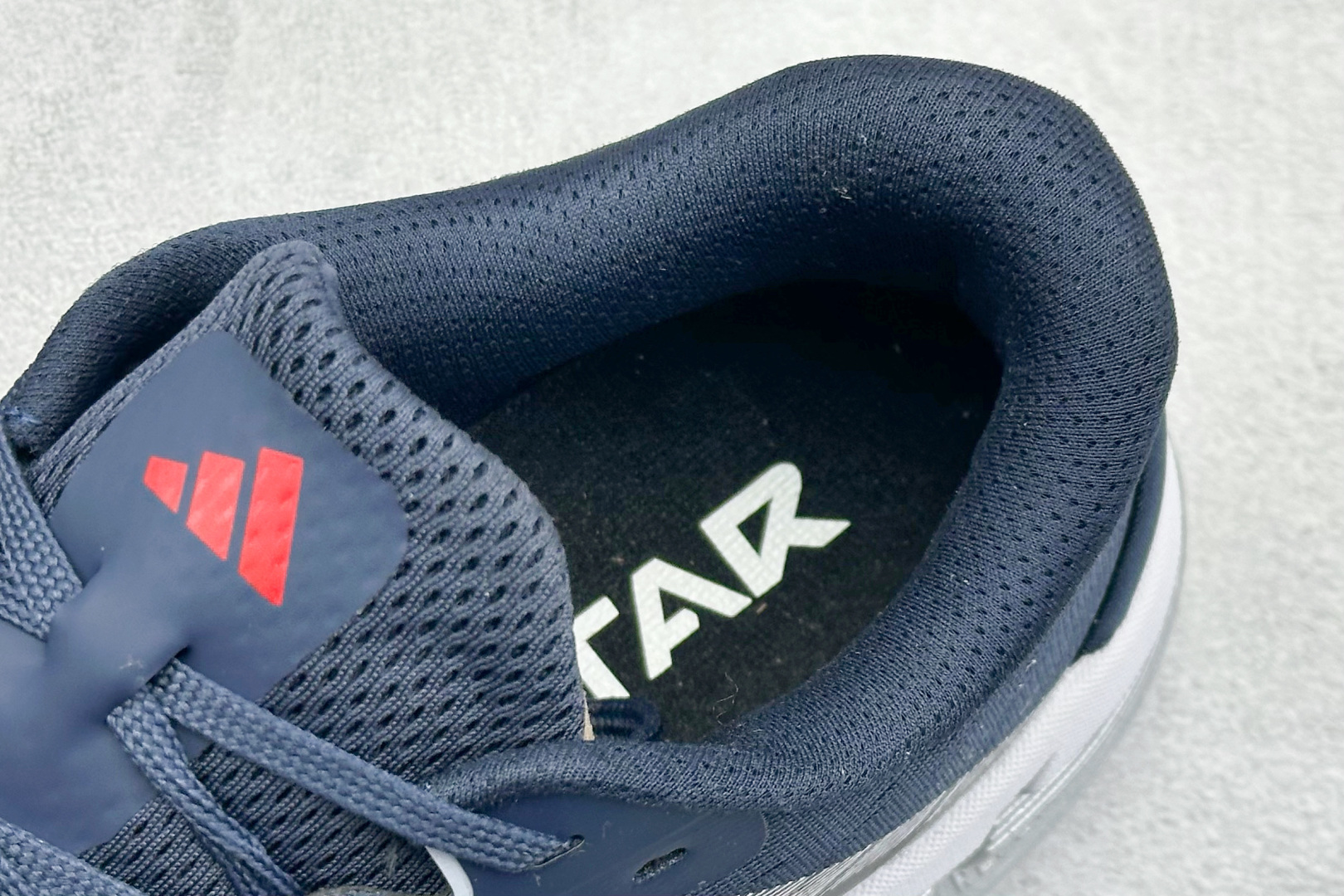 180 AdidAdistar W Low 巡航舰代系列低帮马拉松轻量缓震休闲运动慢跑鞋  ID6183