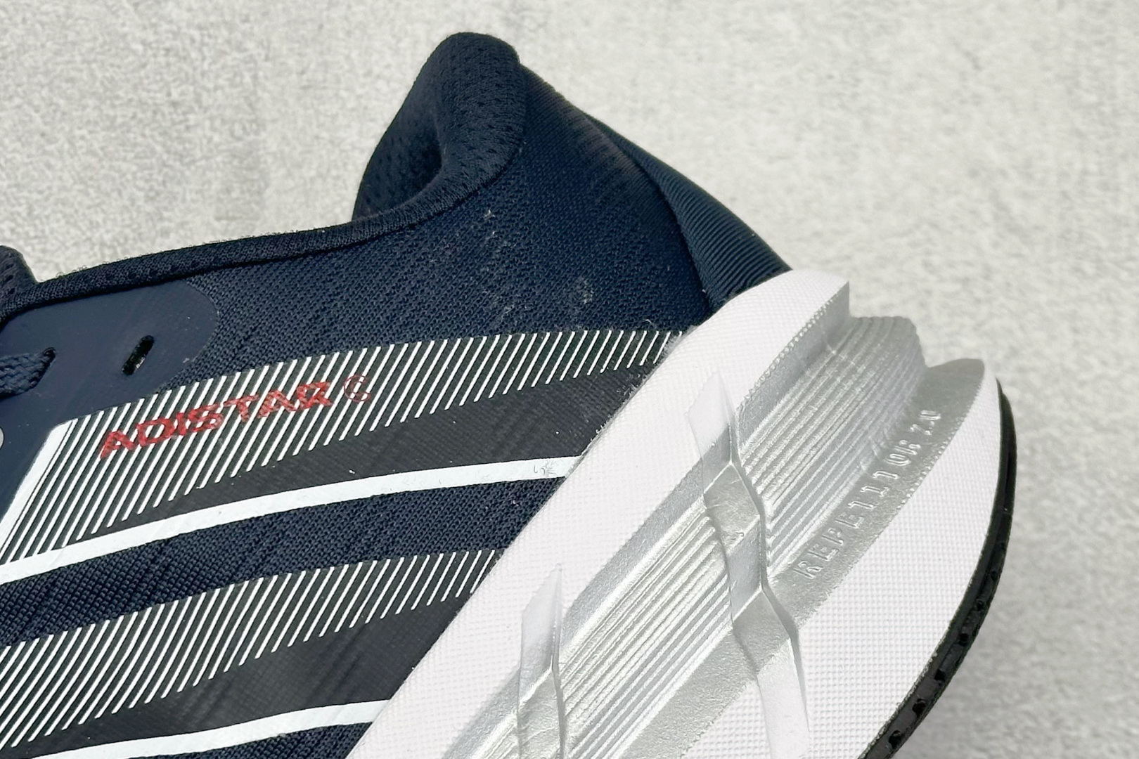 180 AdidAdistar W Low 巡航舰代系列低帮马拉松轻量缓震休闲运动慢跑鞋  ID6183