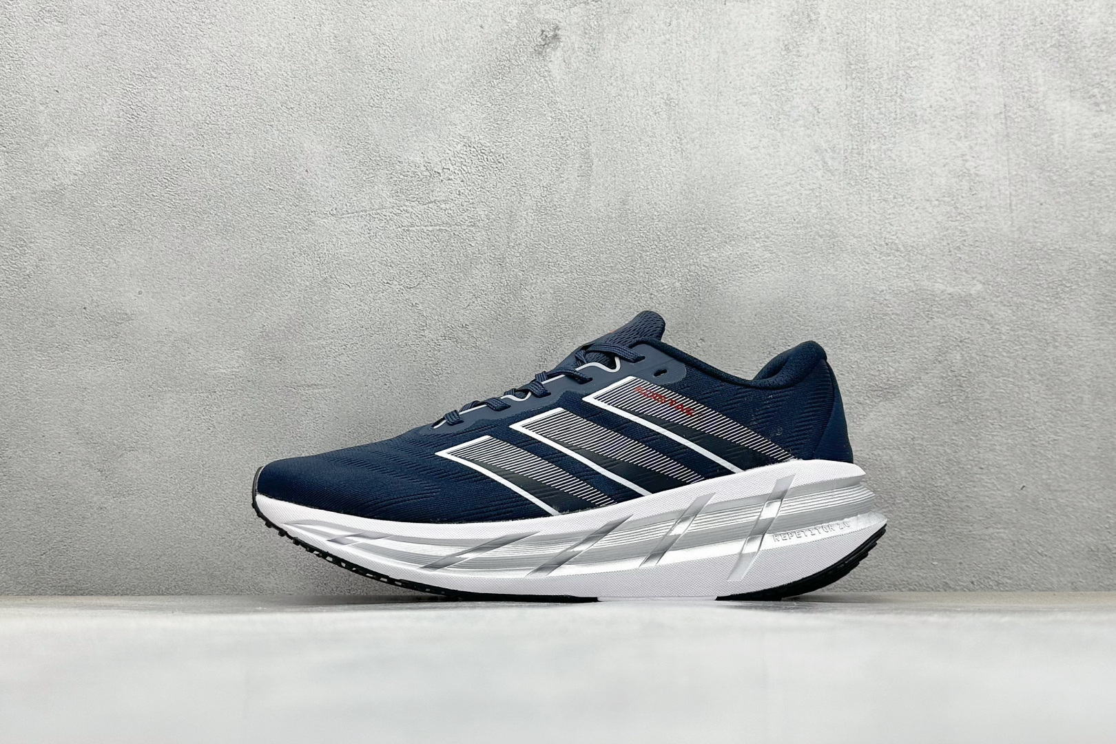 180 AdidAdistar W Low 巡航舰代系列低帮马拉松轻量缓震休闲运动慢跑鞋  ID6183