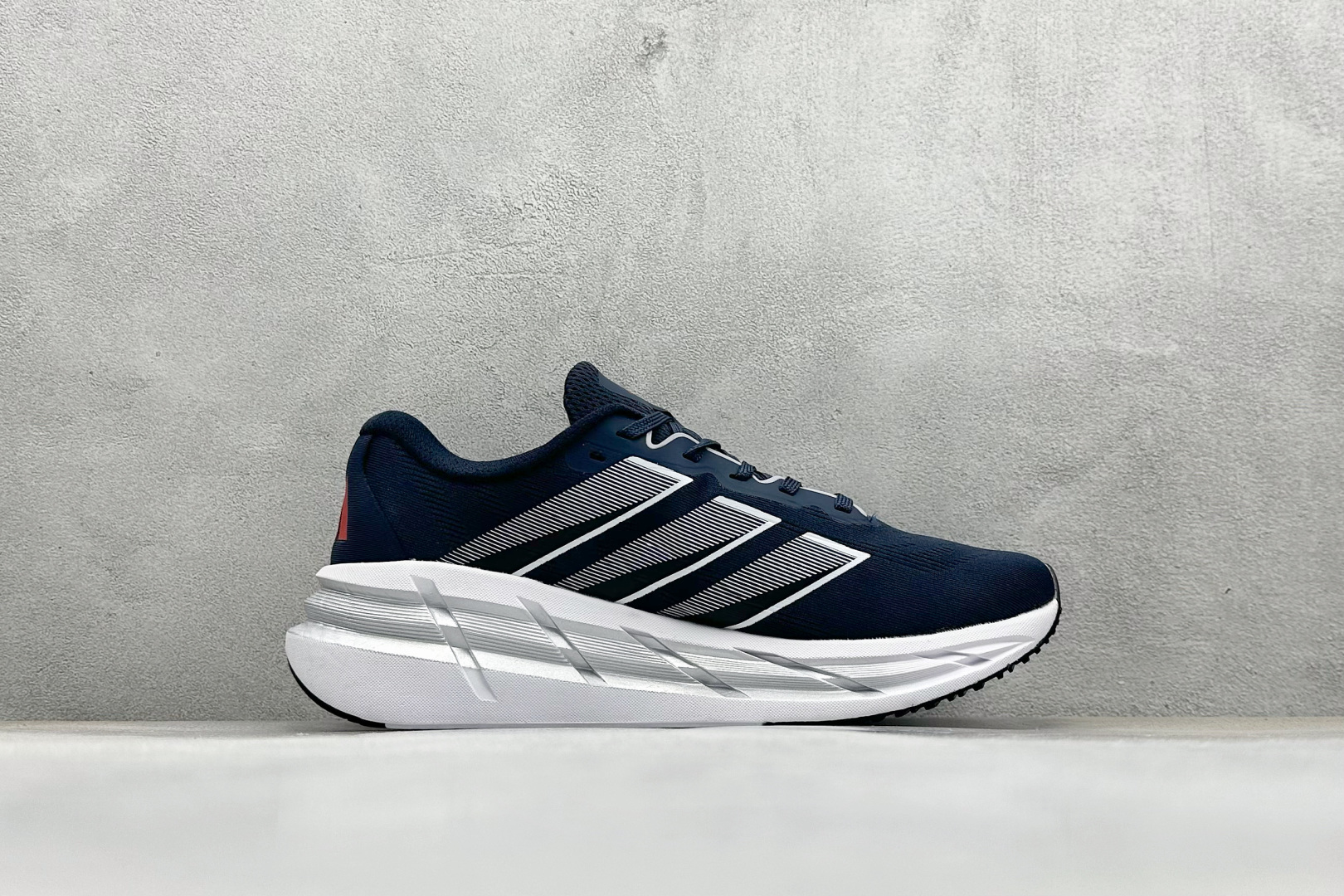 180 AdidAdistar W Low 巡航舰代系列低帮马拉松轻量缓震休闲运动慢跑鞋  ID6183