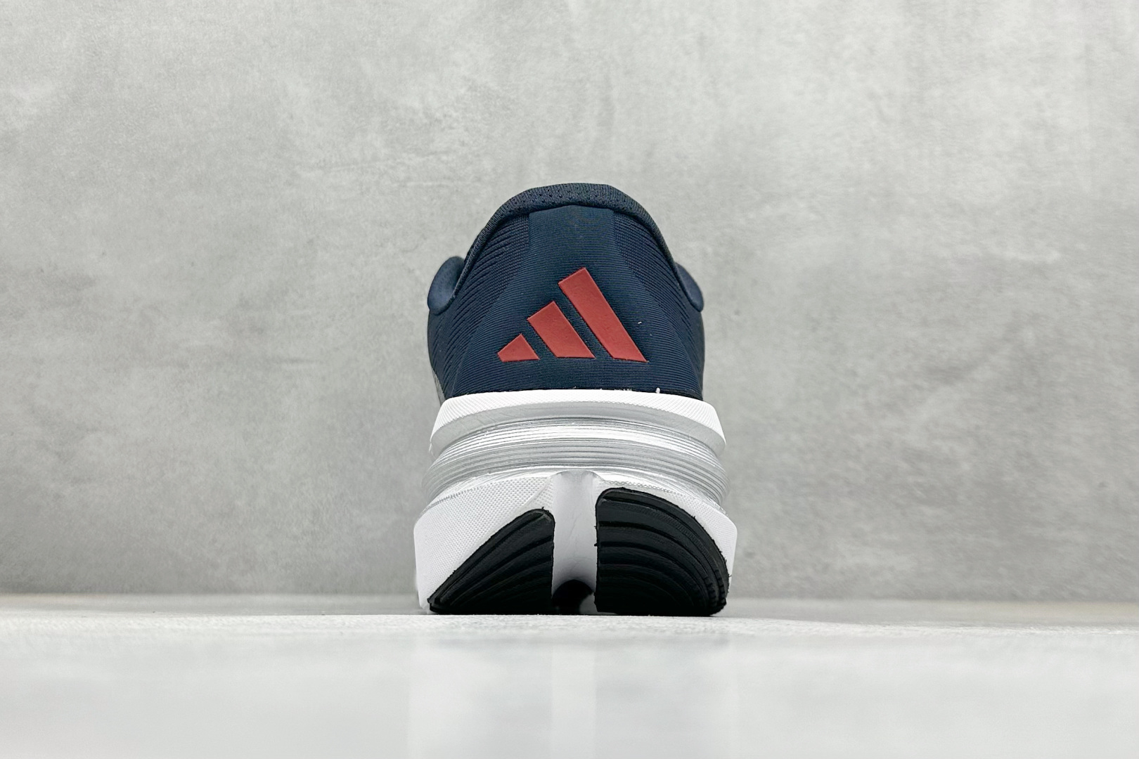 180 AdidAdistar W Low 巡航舰代系列低帮马拉松轻量缓震休闲运动慢跑鞋  ID6183