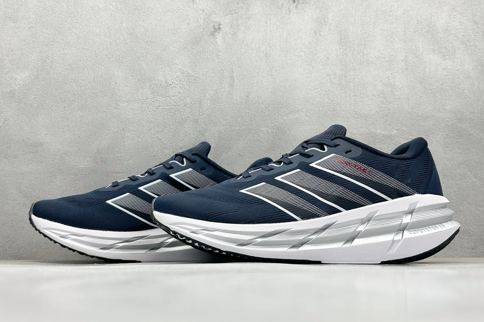 180 AdidAdistar W Low 巡航舰代系列低帮马拉松轻量缓震休闲运动慢跑鞋  ID6183