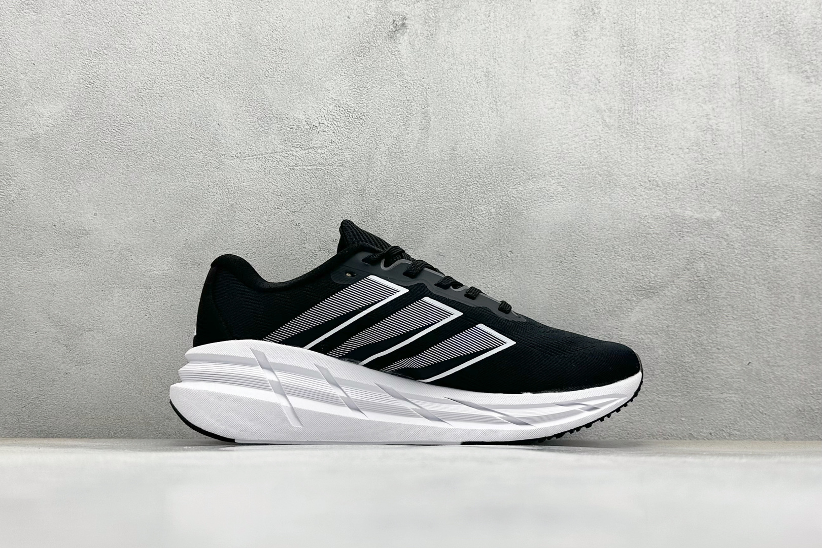 180 AdidAdistar W Low 巡航舰代系列低帮马拉松轻量缓震休闲运动慢跑鞋  ID6180