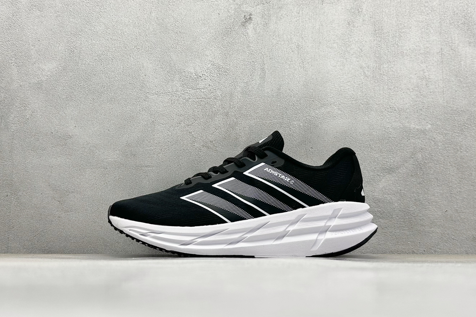 180 AdidAdistar W Low 巡航舰代系列低帮马拉松轻量缓震休闲运动慢跑鞋  ID6180