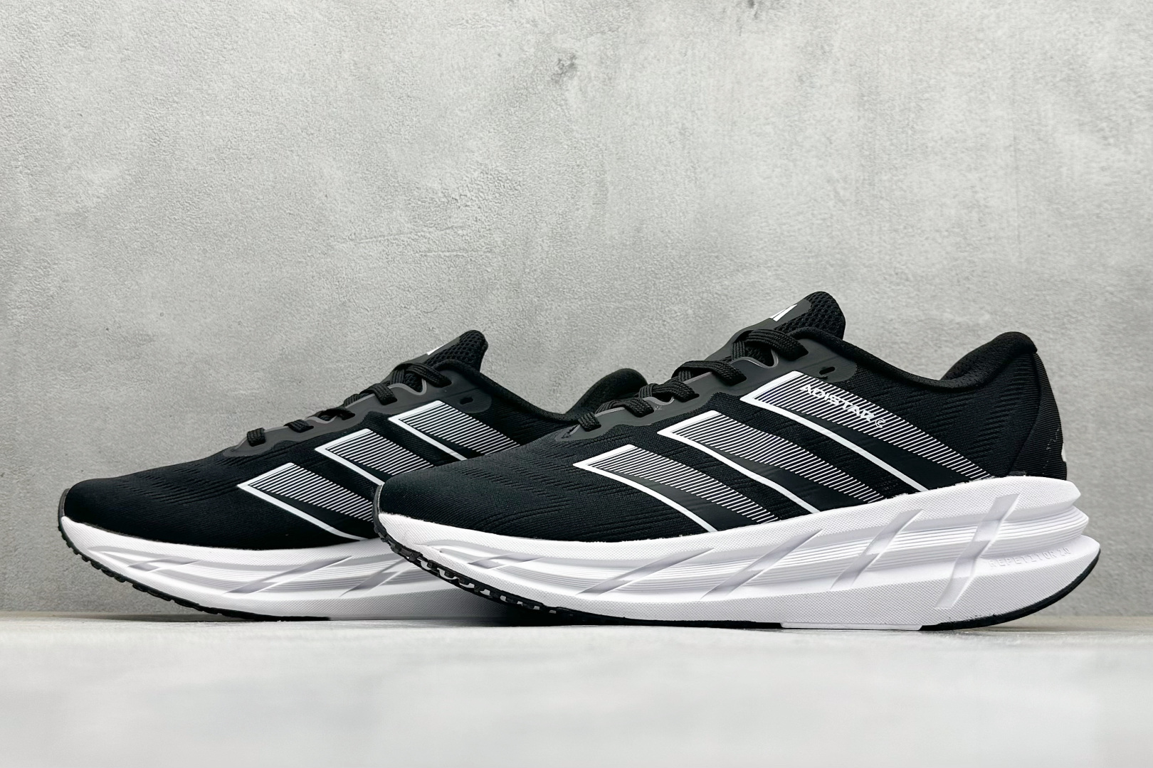 180 AdidAdistar W Low 巡航舰代系列低帮马拉松轻量缓震休闲运动慢跑鞋  ID6180