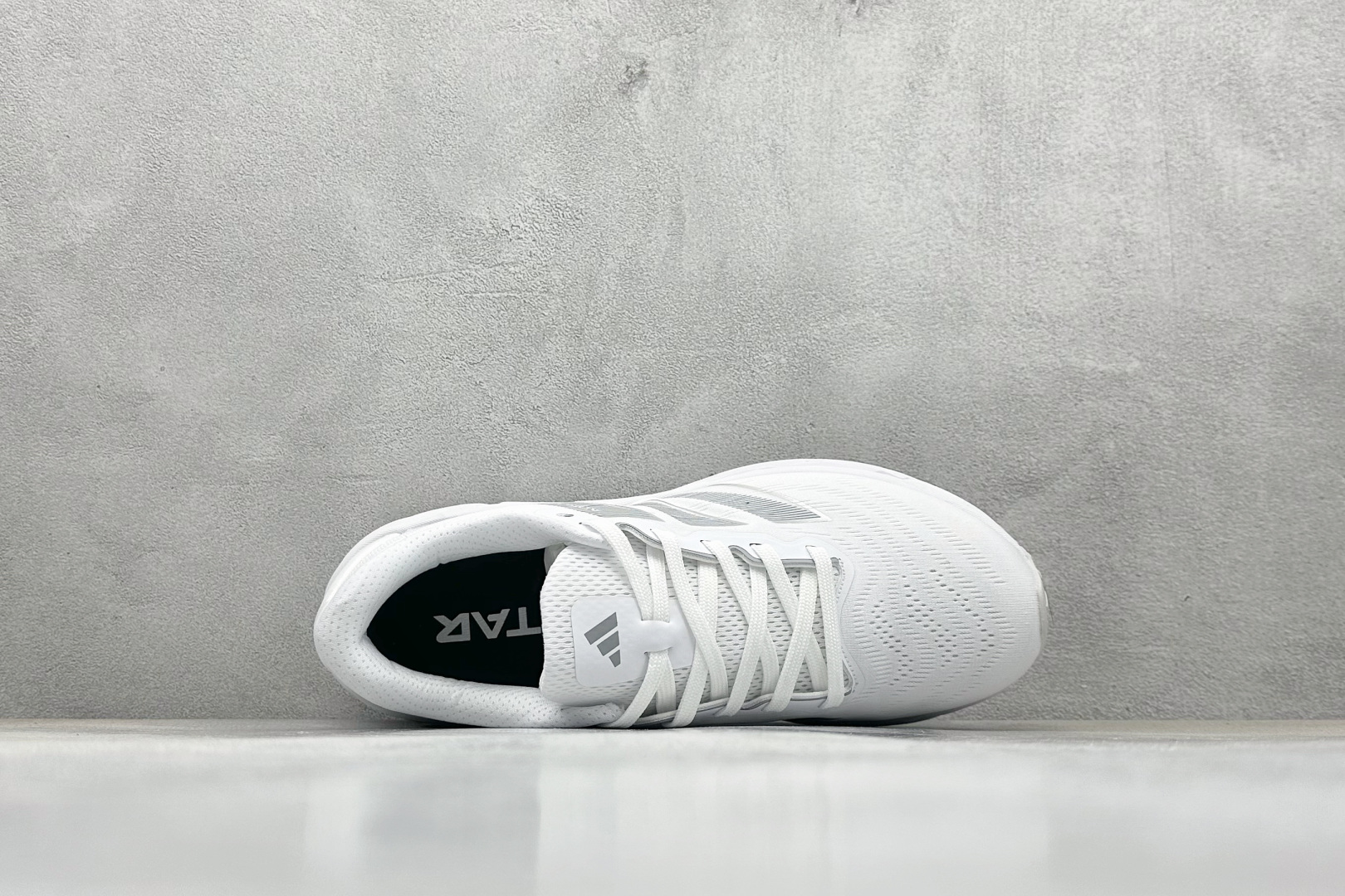 180 AdidAdistar W Low 巡航舰代系列低帮马拉松轻量缓震休闲运动慢跑鞋 ID6181