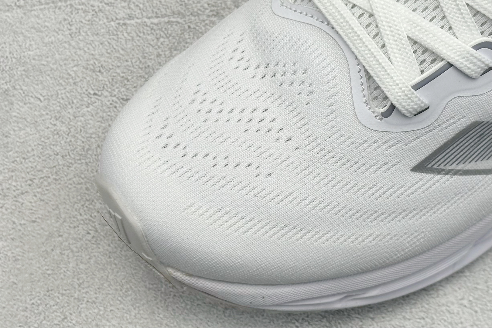 180 AdidAdistar W Low 巡航舰代系列低帮马拉松轻量缓震休闲运动慢跑鞋 ID6181