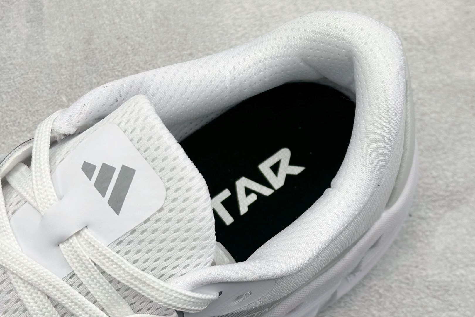 180 AdidAdistar W Low 巡航舰代系列低帮马拉松轻量缓震休闲运动慢跑鞋 ID6181