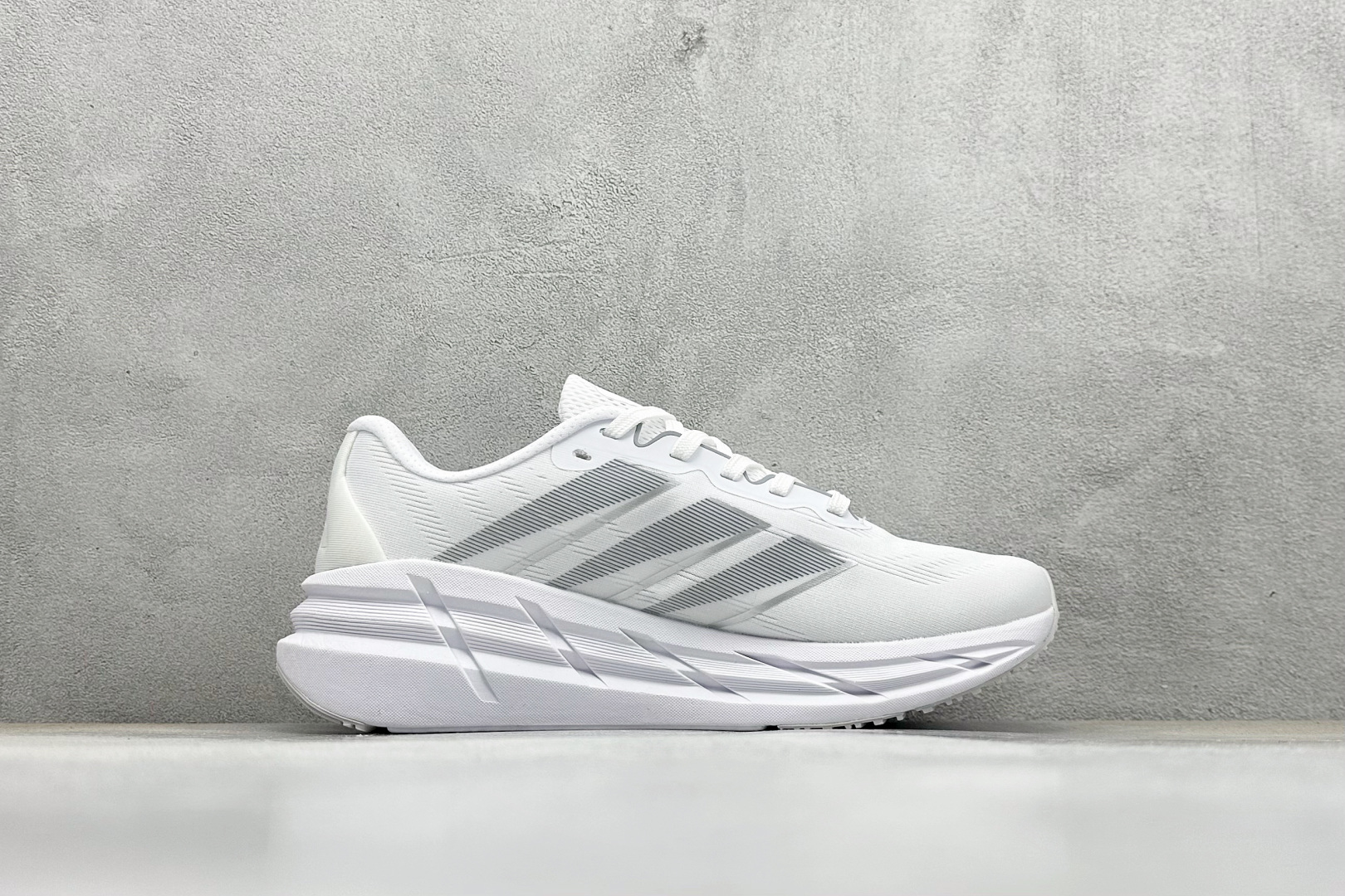 180 AdidAdistar W Low 巡航舰代系列低帮马拉松轻量缓震休闲运动慢跑鞋 ID6181