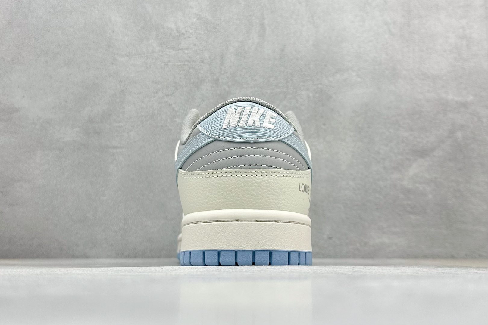240 Nike SB Dunk Low “lv联名——白灰蓝” 低帮休闲板鞋  HS2506-216