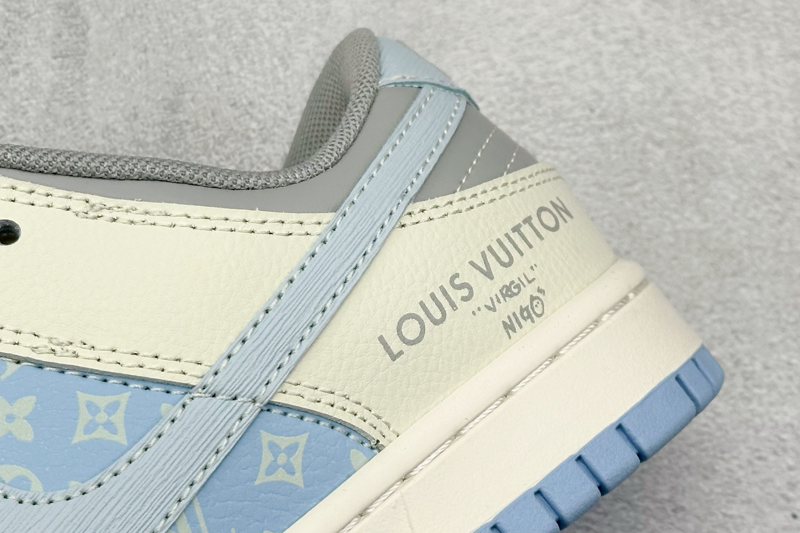 240 Nike SB Dunk Low “lv联名——白灰蓝” 低帮休闲板鞋  HS2506-216