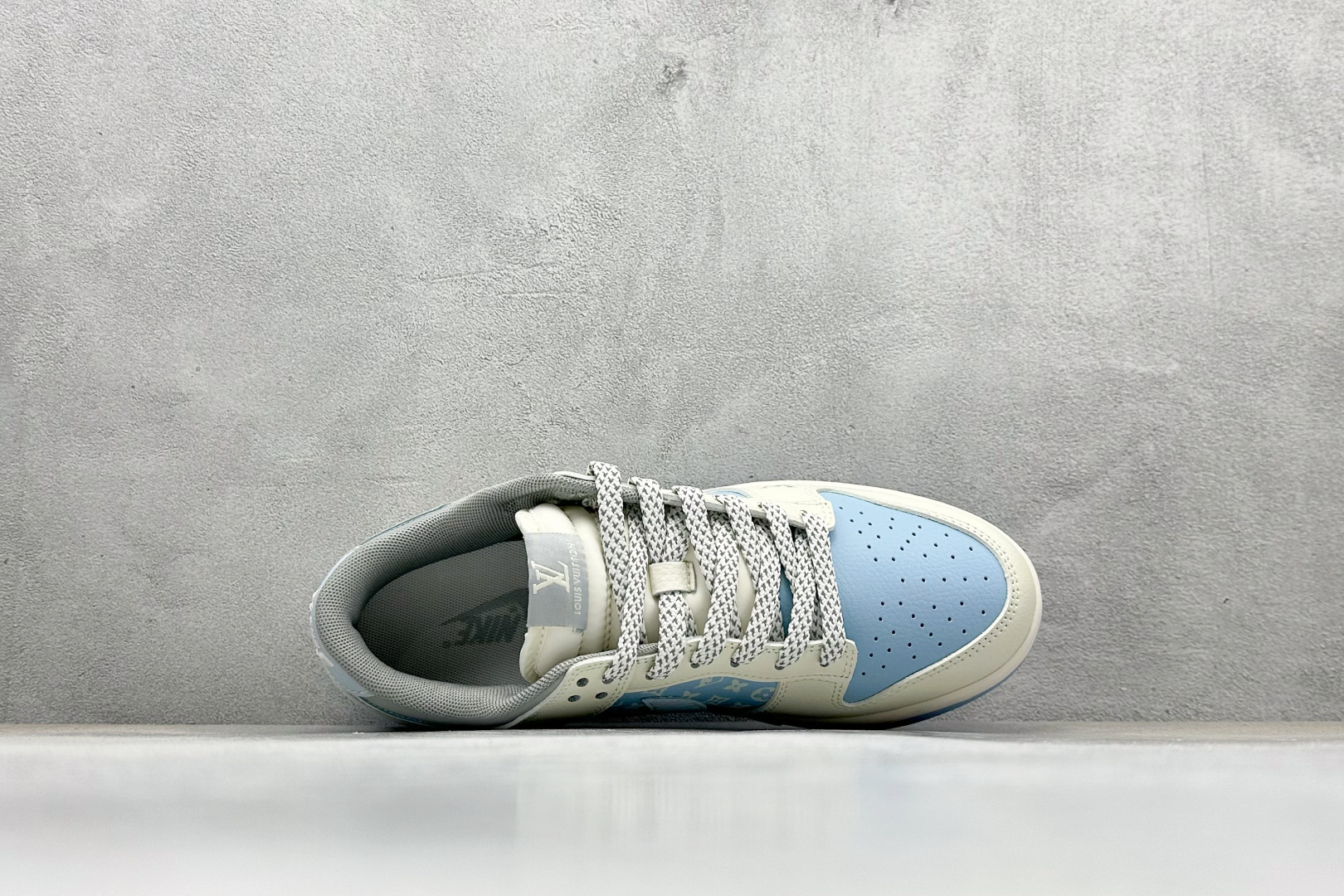 240 Nike SB Dunk Low “lv联名——白灰蓝” 低帮休闲板鞋  HS2506-216