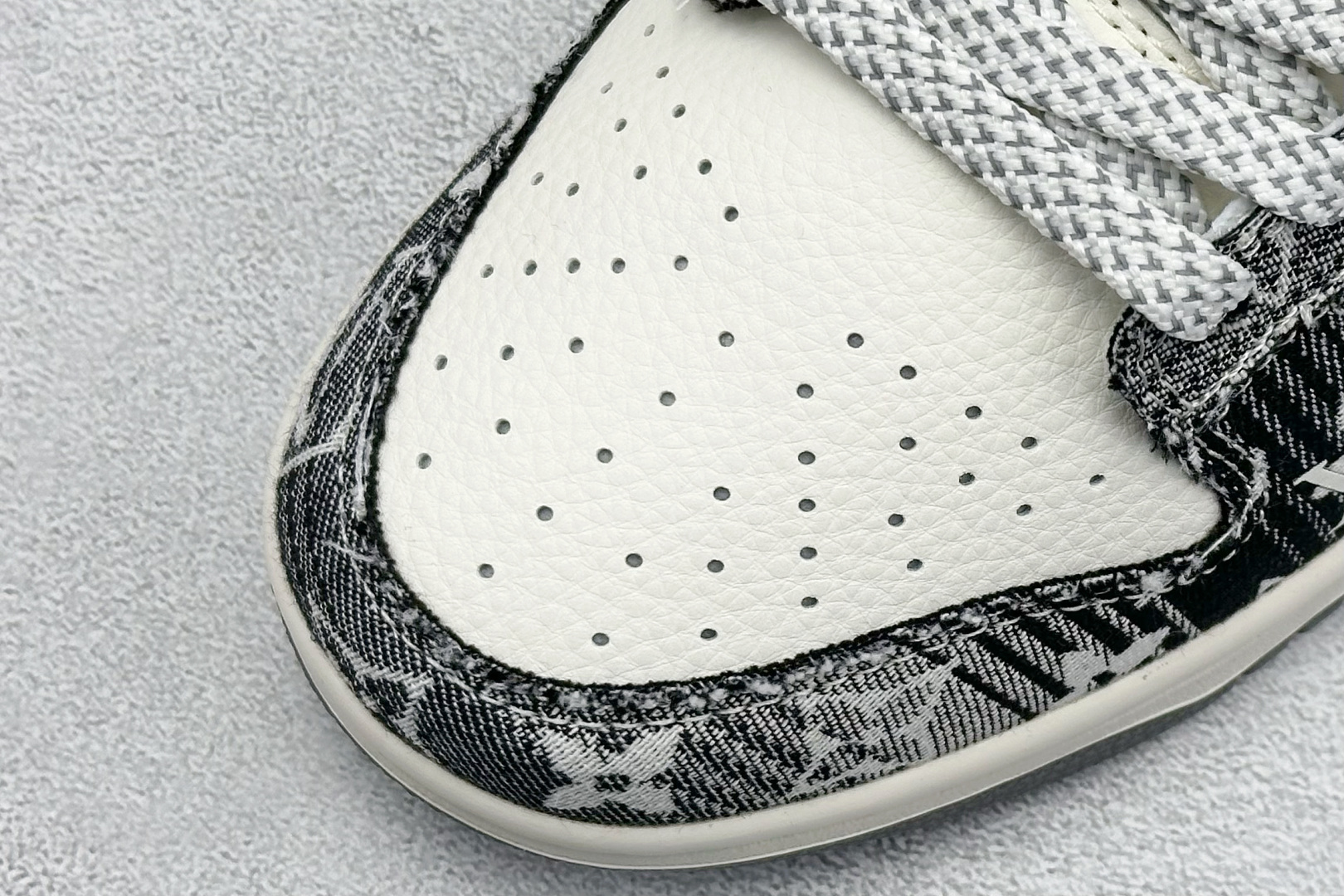 240 Nike SB Dunk Low x Louis Vuitt黑白牛仔  JY6988-111