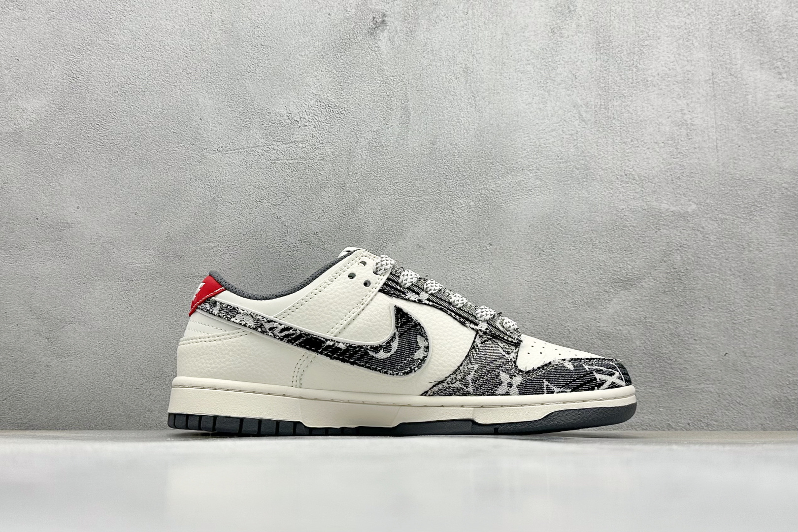 240 Nike SB Dunk Low x Louis Vuitt黑白牛仔  JY6988-111