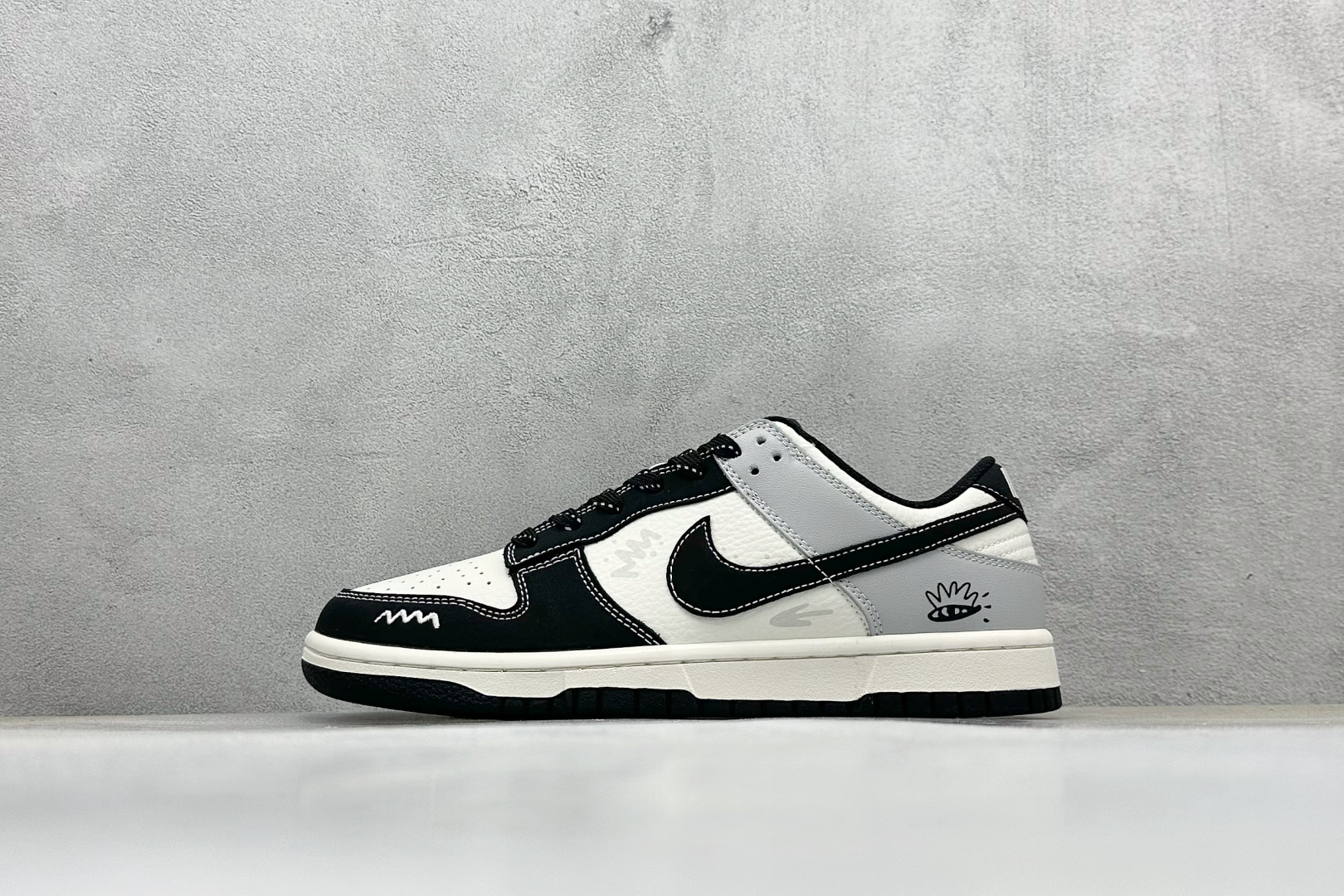 240 Nike SB Dunk Low 黑白灰 纯 XD6188-050