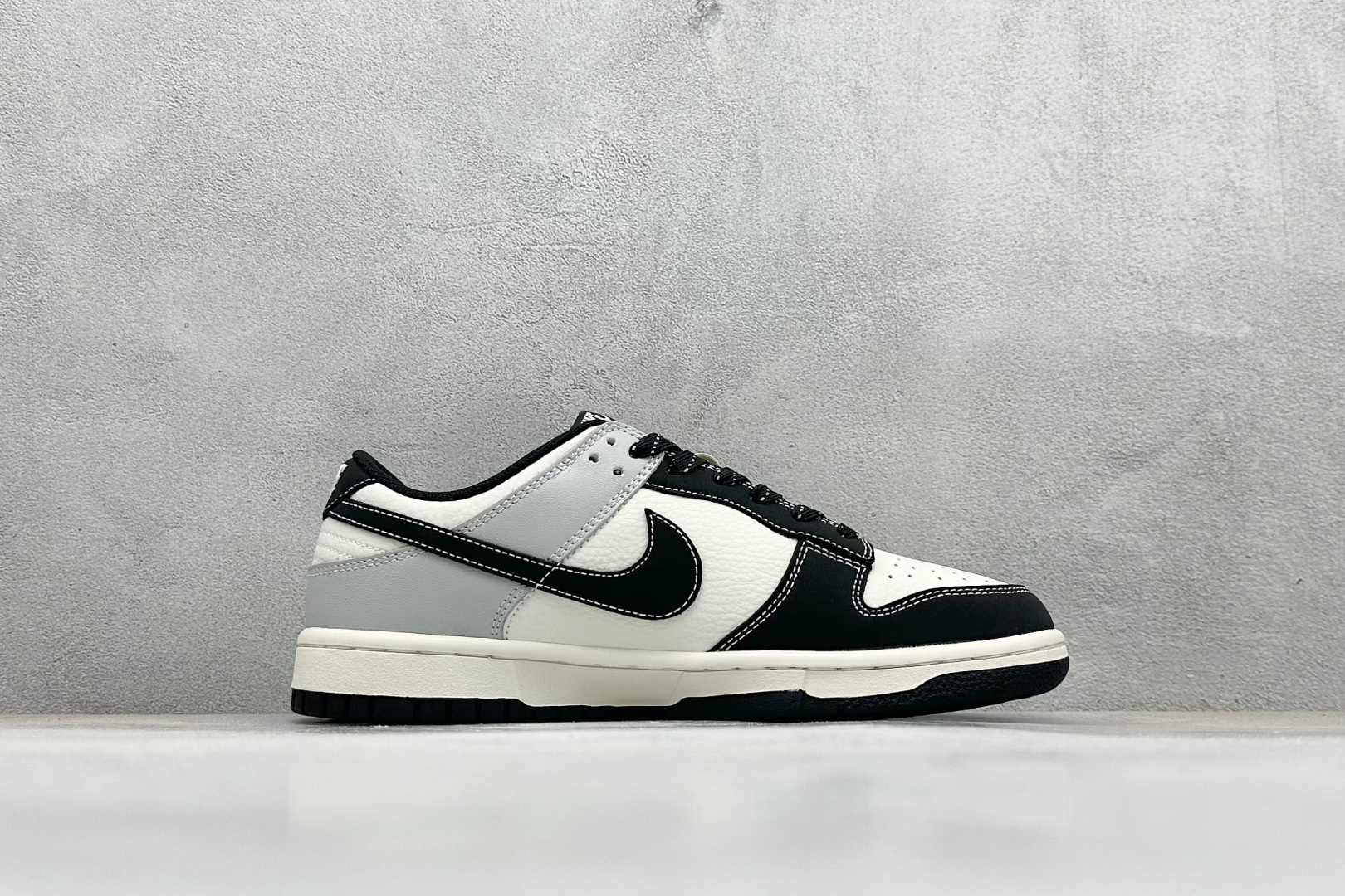 240 Nike SB Dunk Low 黑白灰 纯 XD6188-050