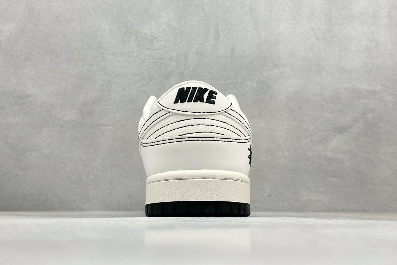 280 Nike SB Dunk Low 斯图西联名 米黑小双勾 高端定制 低帮休闲板鞋 HH7518-096