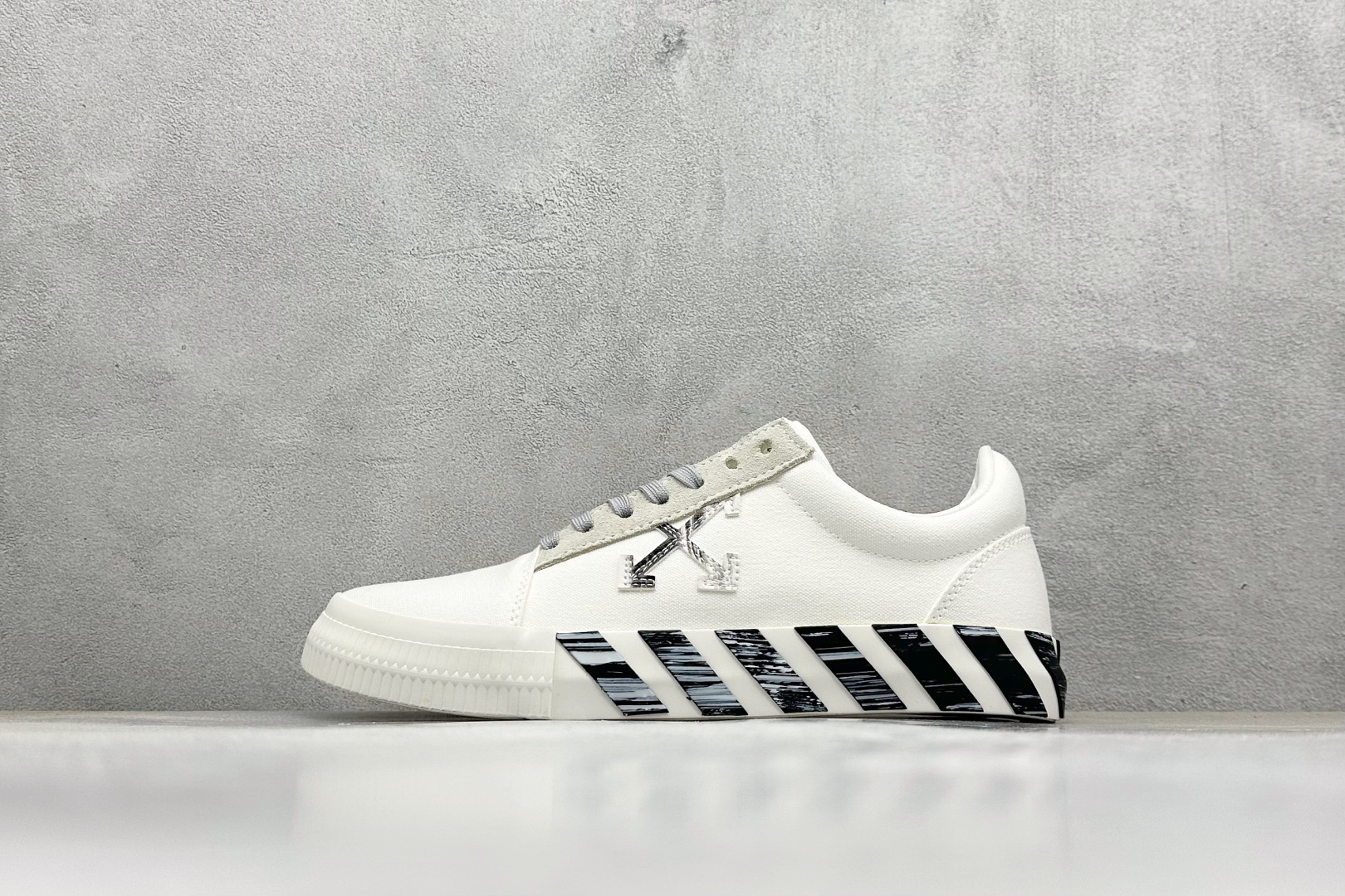 210 S版OFF-WHITE GYM SHOES LOVERS 舒适百搭防滑耐磨低帮帆布鞋