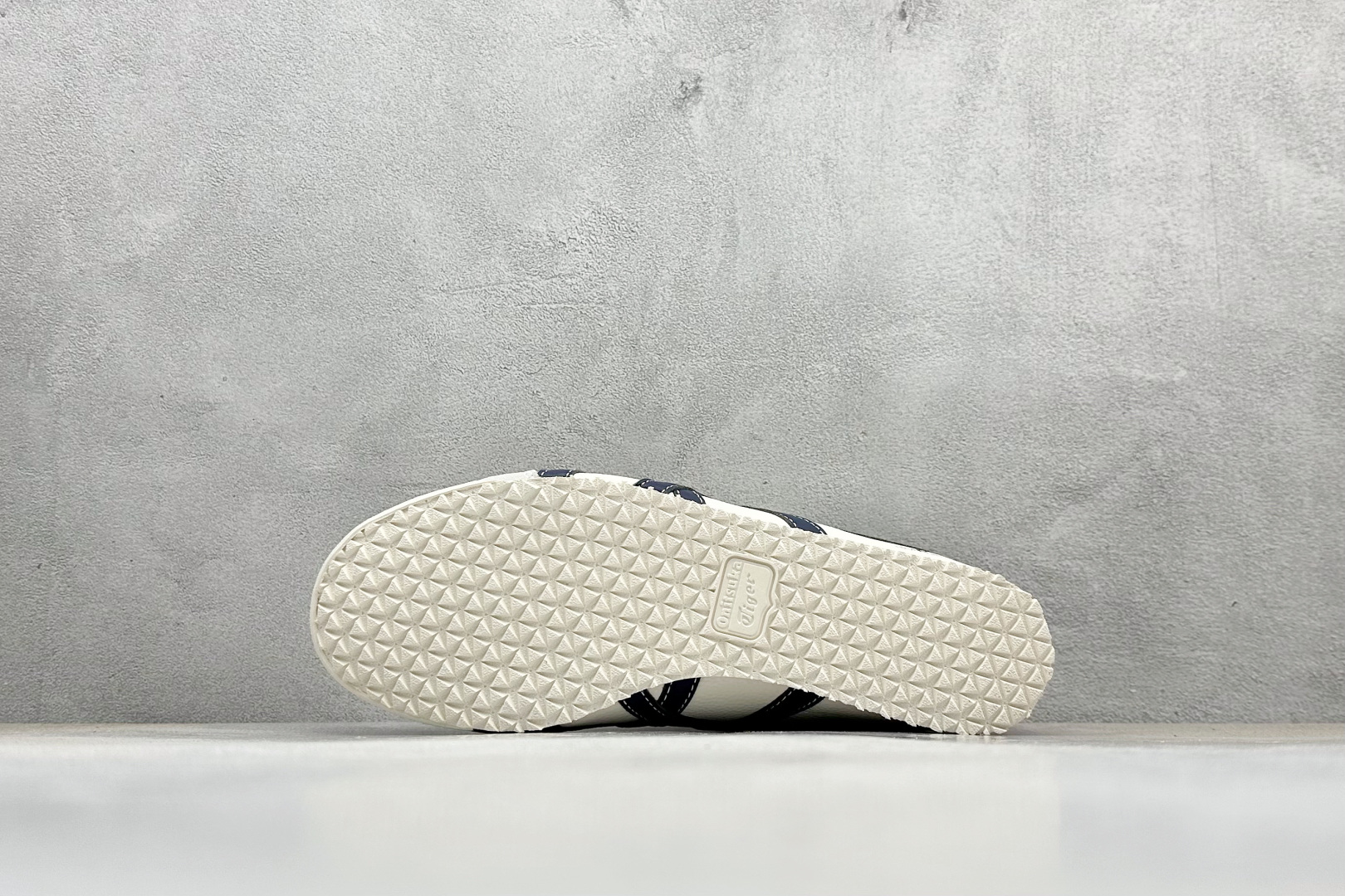 220 Onitsuka Tiger Mexico 66 Paraty x Louis Vuitt百搭单品 板鞋  DL408-141