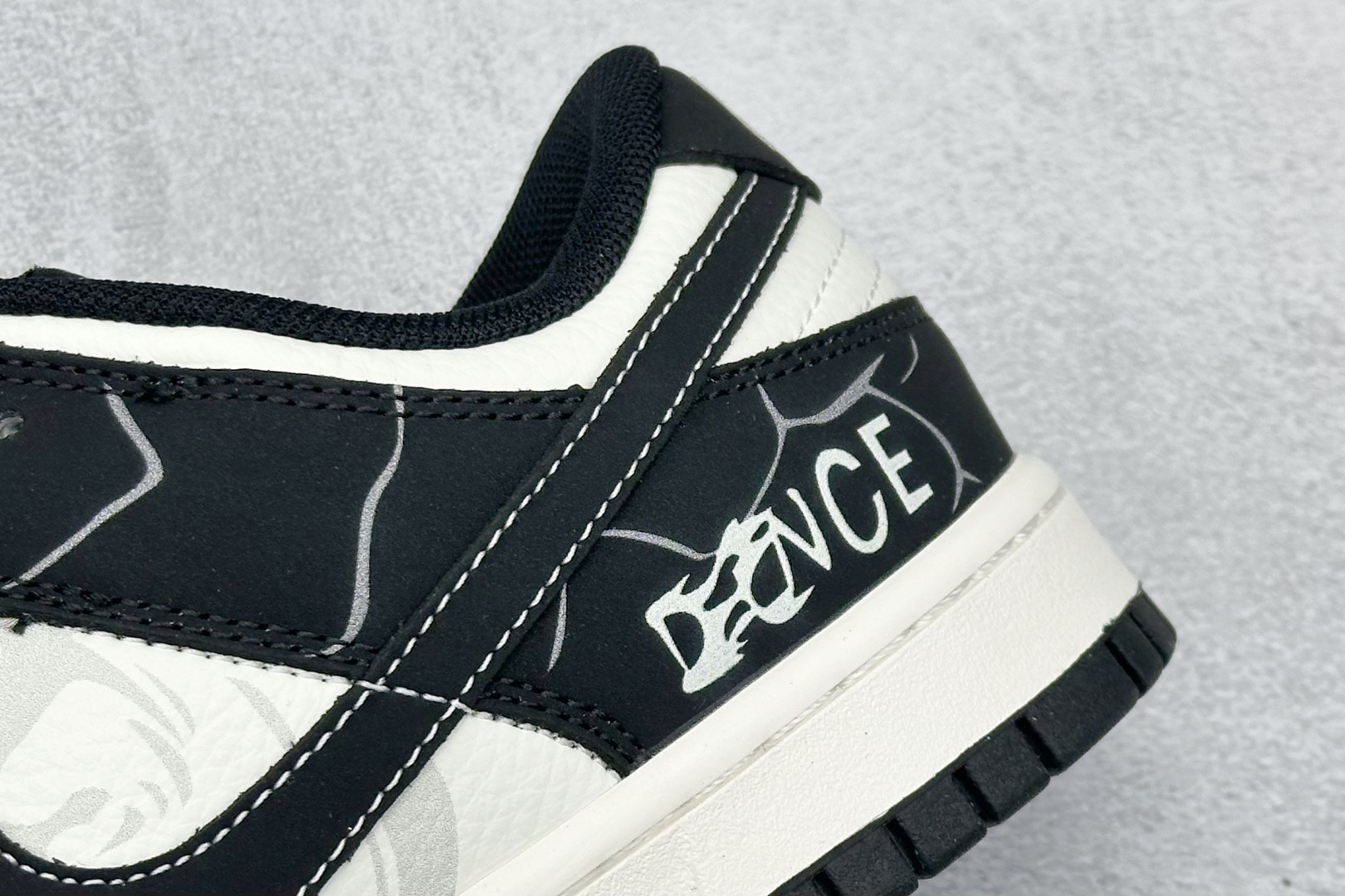 240 Nike SB Dunk Low“DANCE—黑白拼接色” 高端定制 低帮休闲板鞋  XD6188-051