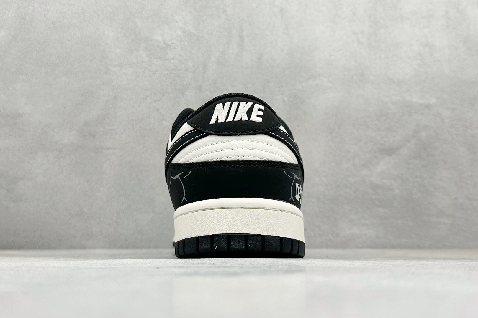 240 Nike SB Dunk Low“DANCE—黑白拼接色” 高端定制 低帮休闲板鞋  XD6188-051