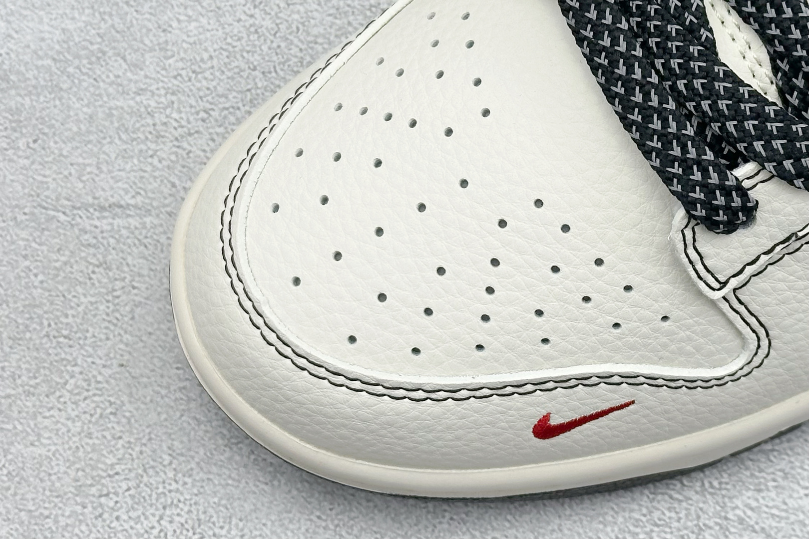 280 Nike SB Dunk Low Supreme联名 米黑线小红勾 高端定制 低帮休闲板鞋  HH7518-098
