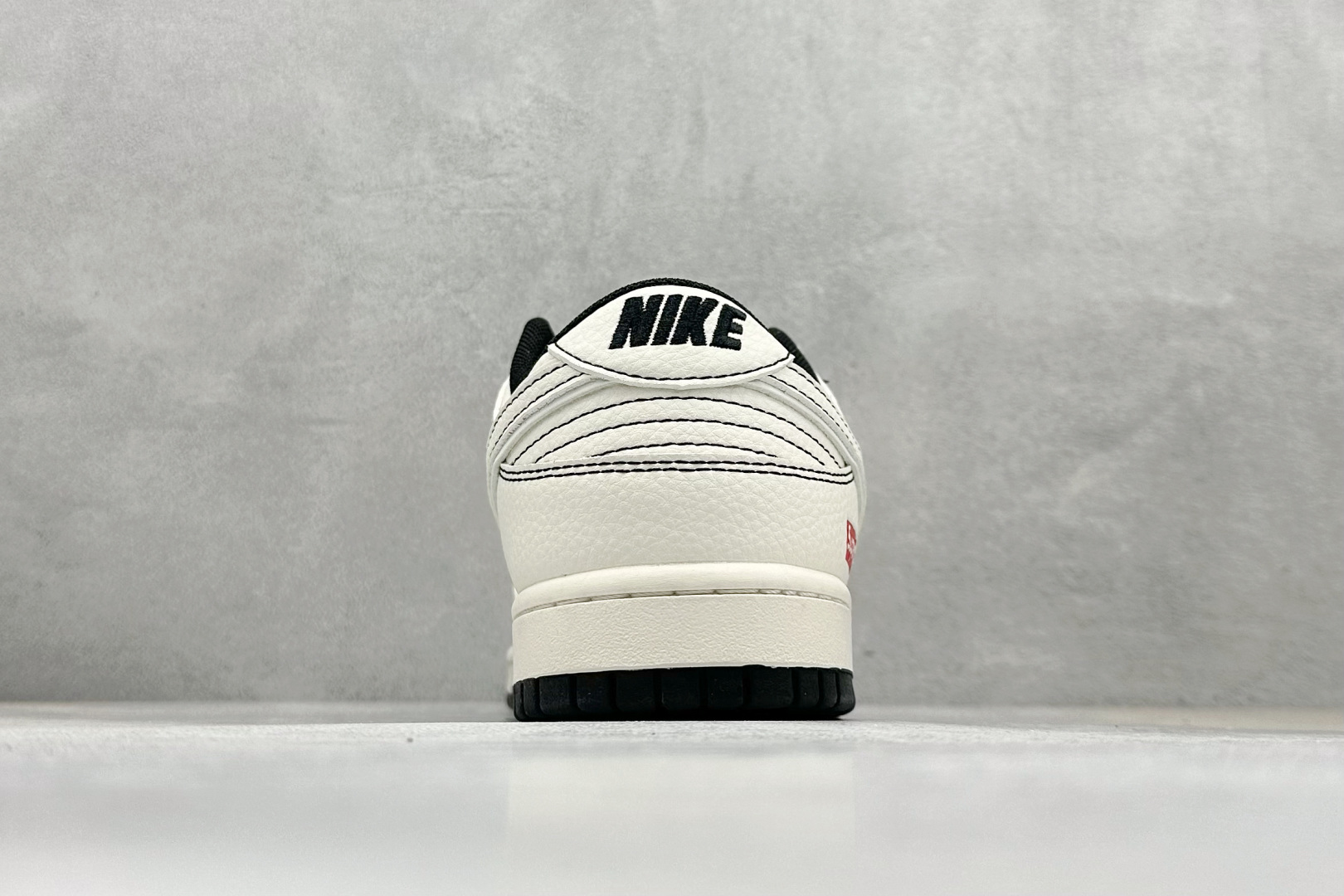280 Nike SB Dunk Low Supreme联名 米黑线小红勾 高端定制 低帮休闲板鞋  HH7518-098