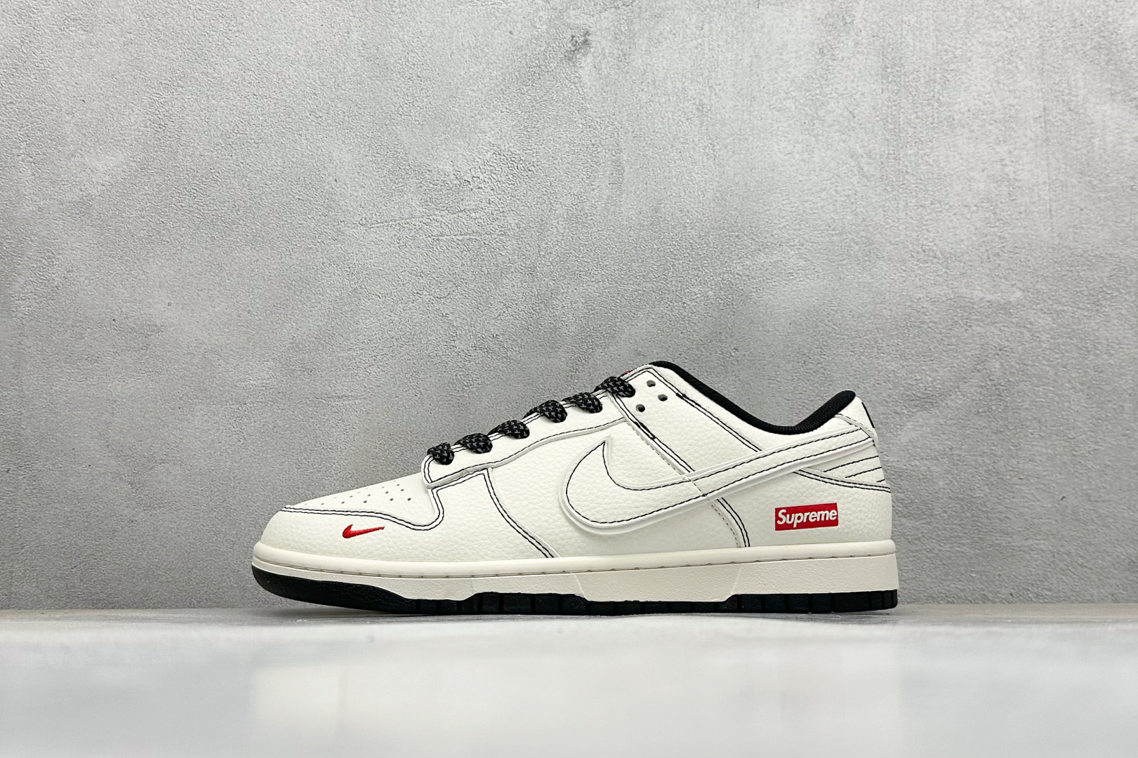 280 Nike SB Dunk Low Supreme联名 米黑线小红勾 高端定制 低帮休闲板鞋  HH7518-098