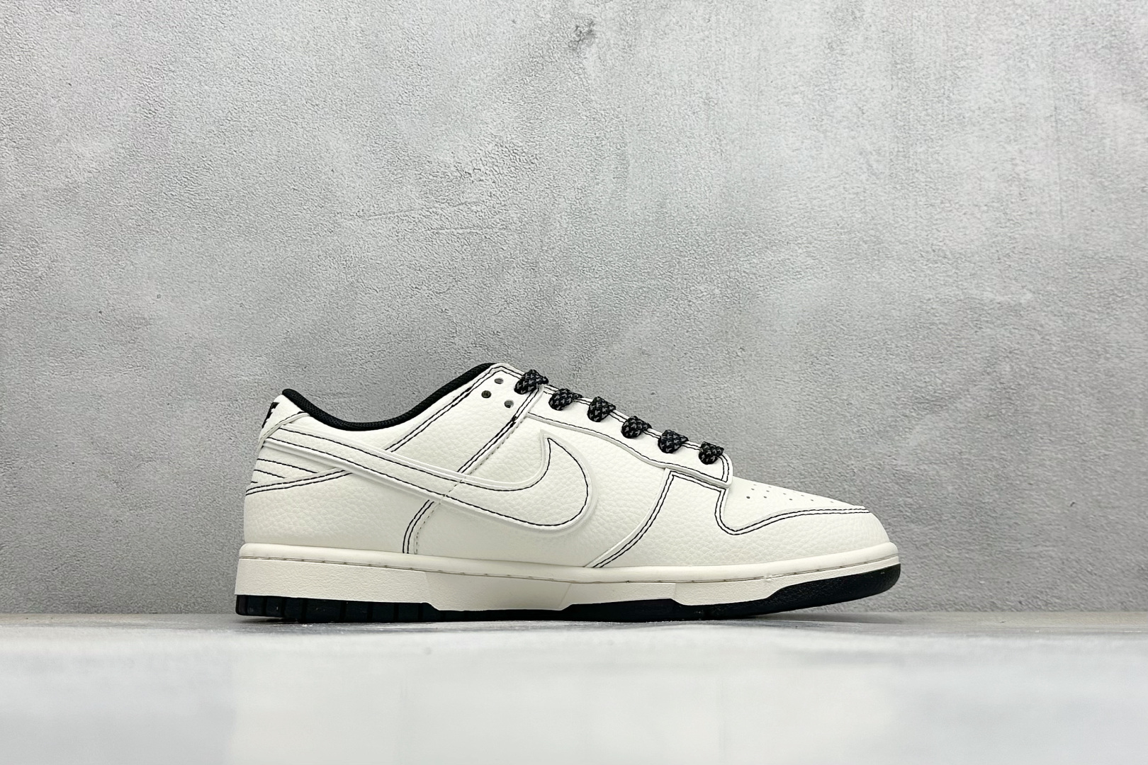 280 Nike SB Dunk Low Supreme联名 米黑线小红勾 高端定制 低帮休闲板鞋  HH7518-098
