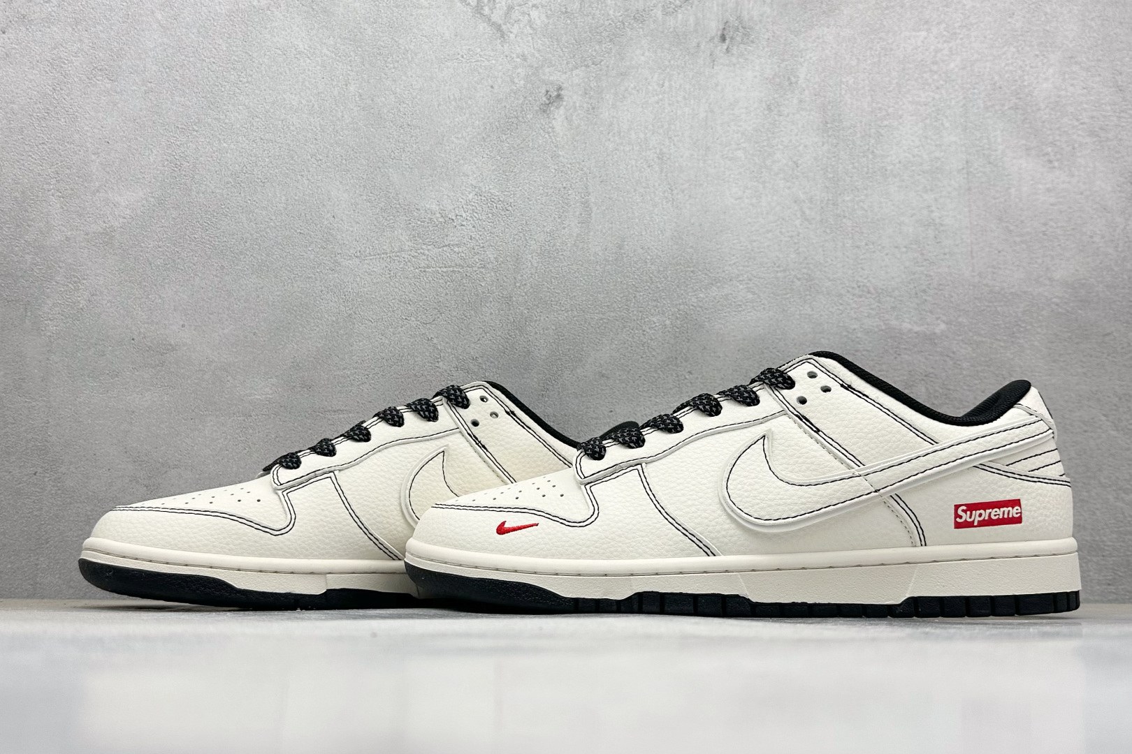 280 Nike SB Dunk Low Supreme联名 米黑线小红勾 高端定制 低帮休闲板鞋  HH7518-098