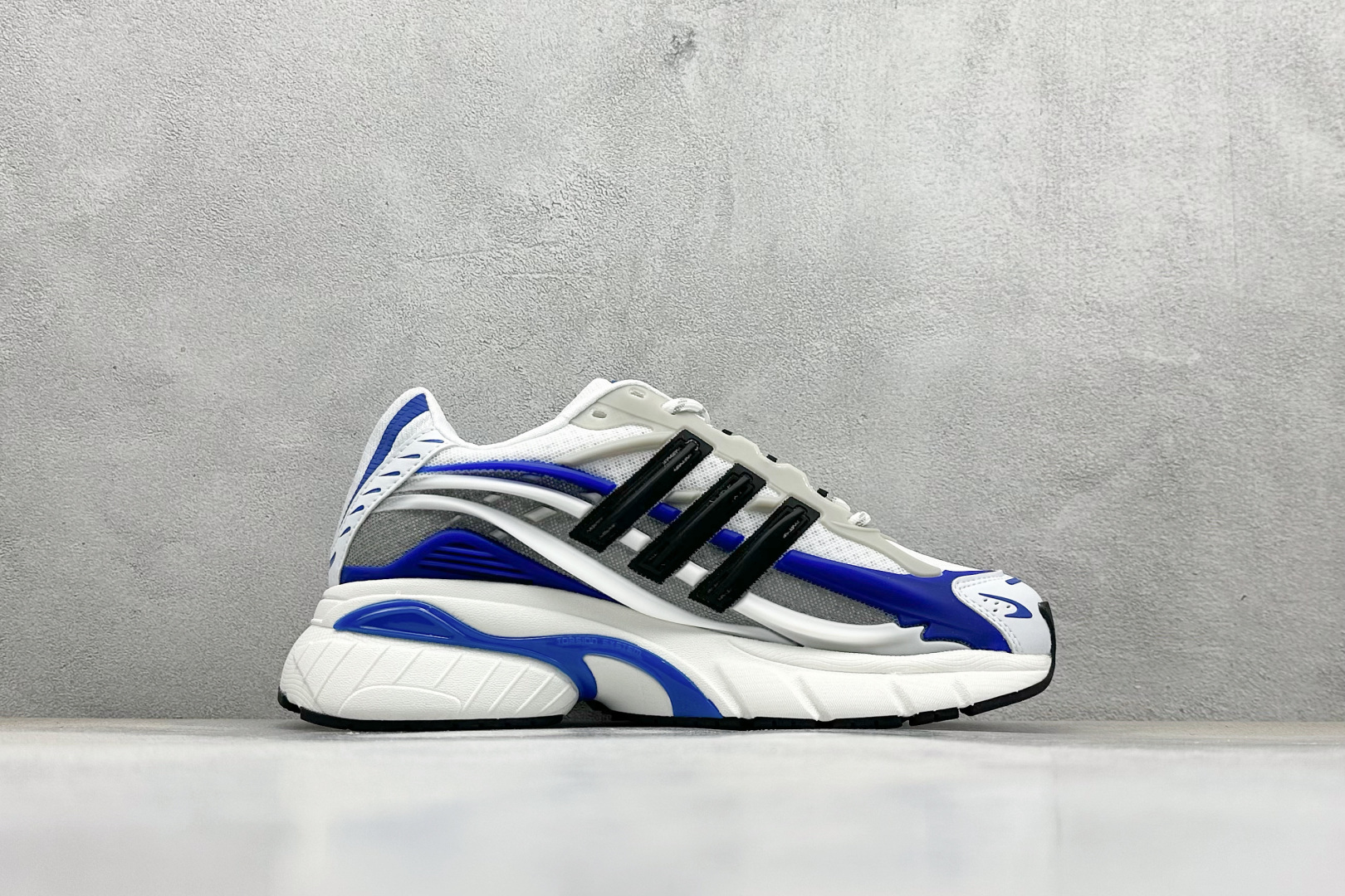 300 AdidOriginals Adistar Jellyfish 阿迪复古舒适防滑减震运动鞋 JP9263