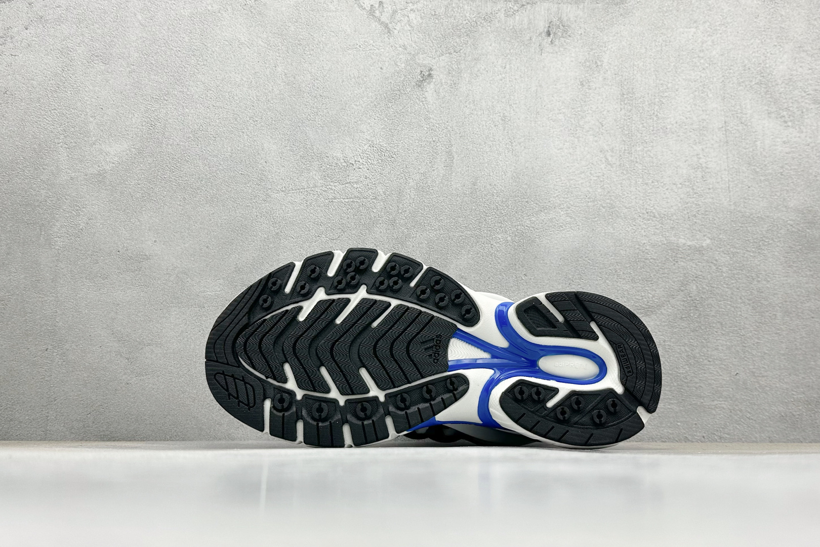 300 AdidOriginals Adistar Jellyfish 阿迪复古舒适防滑减震运动鞋 JP9263