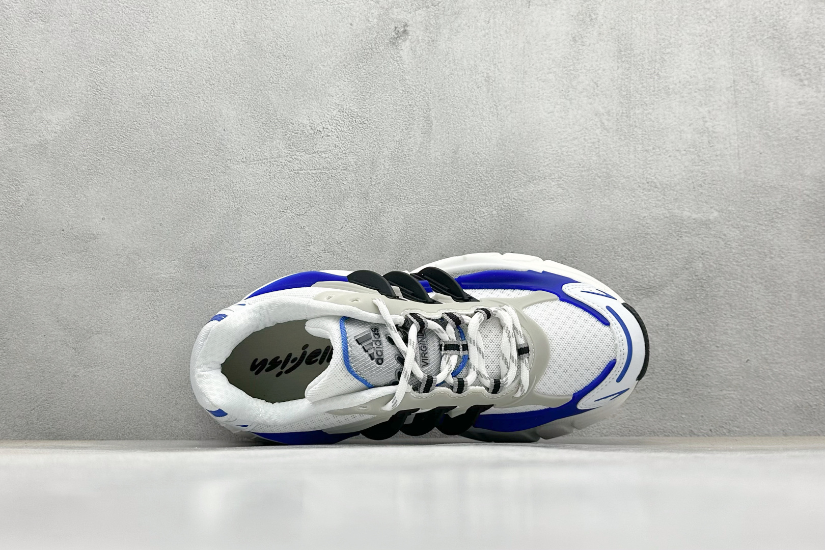300 AdidOriginals Adistar Jellyfish 阿迪复古舒适防滑减震运动鞋 JP9263