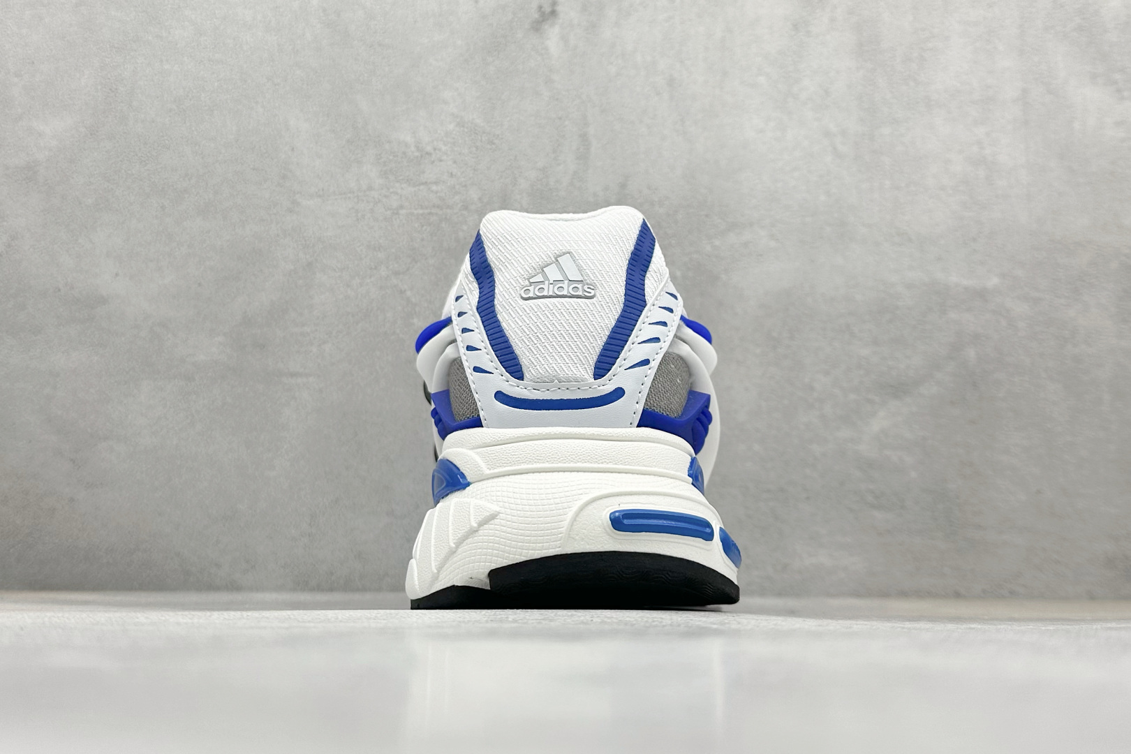 300 AdidOriginals Adistar Jellyfish 阿迪复古舒适防滑减震运动鞋 JP9263