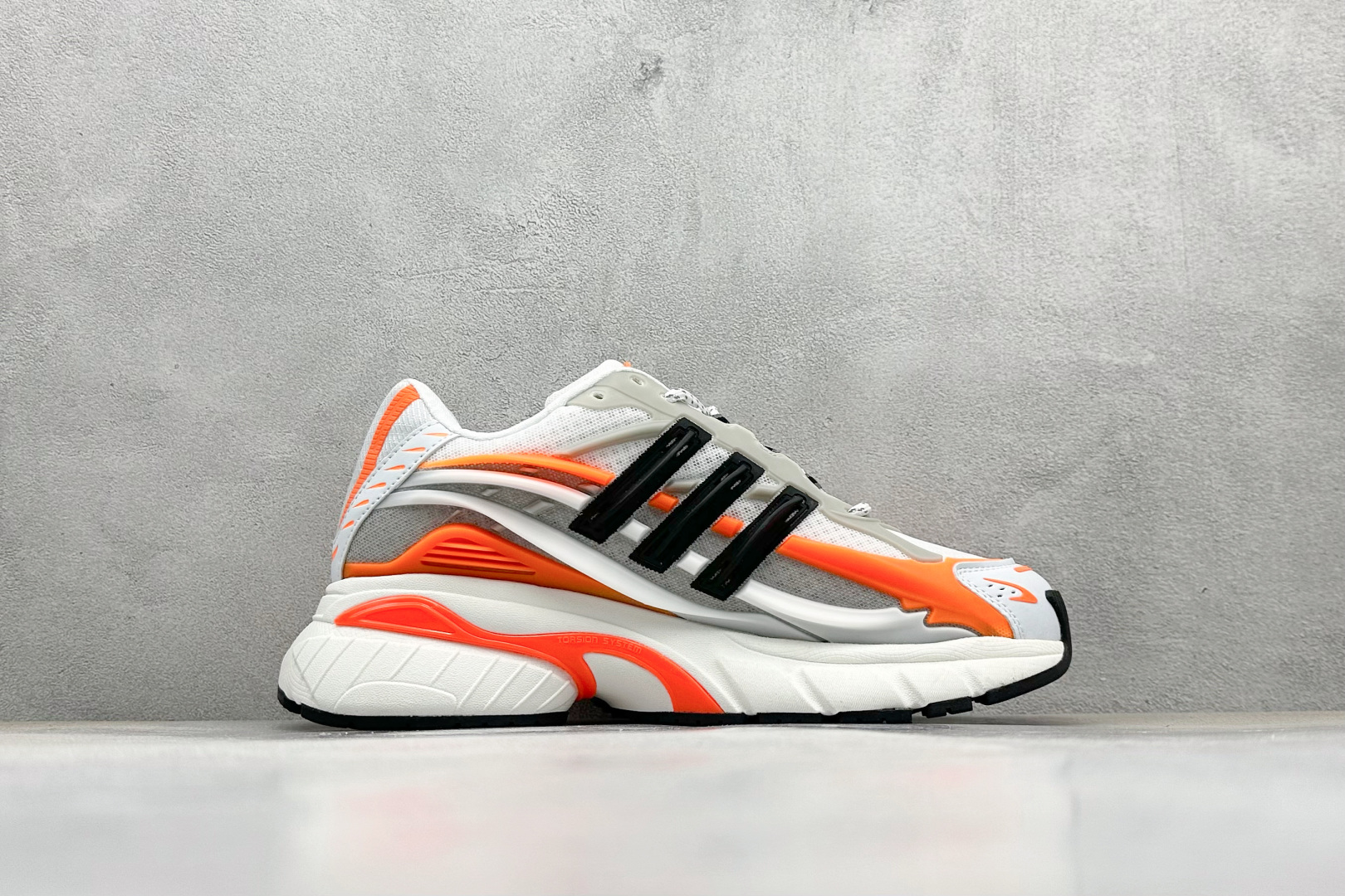 300 AdidOriginals Adistar Jellyfish 阿迪复古舒适防滑减震运动鞋 JP9261