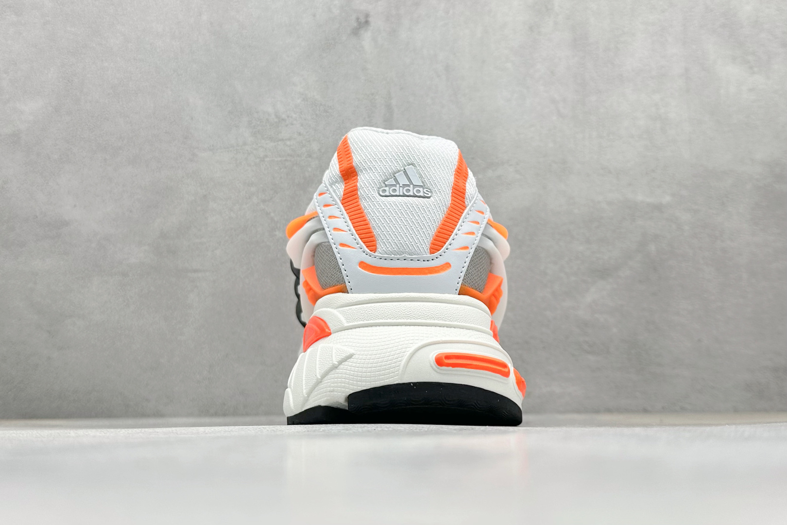 300 AdidOriginals Adistar Jellyfish 阿迪复古舒适防滑减震运动鞋 JP9261